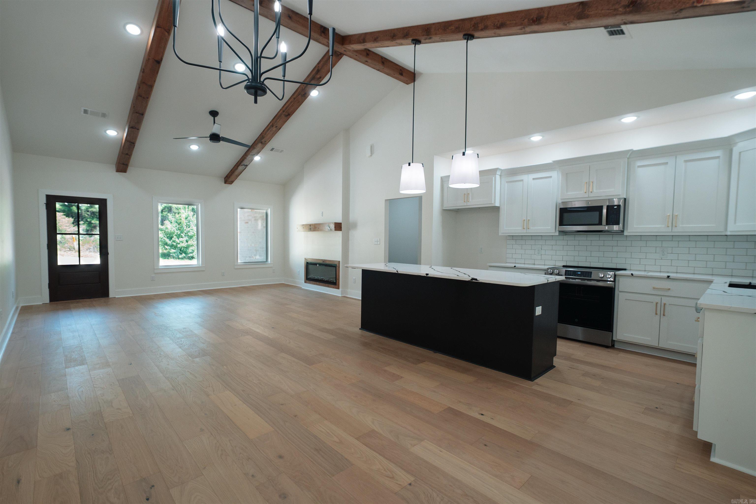 1042 Skyline Dr Alexander, AR 72002