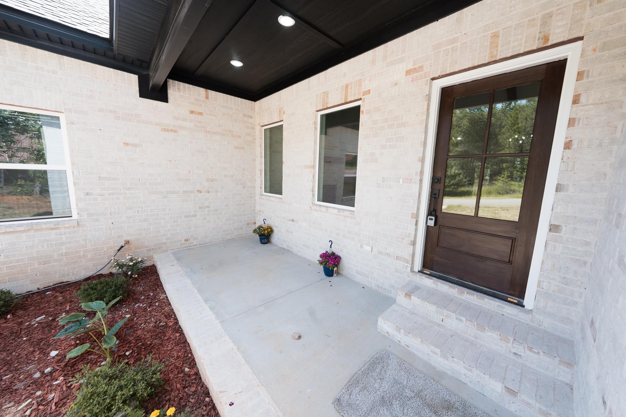 1042 Skyline Dr Alexander, AR 72002