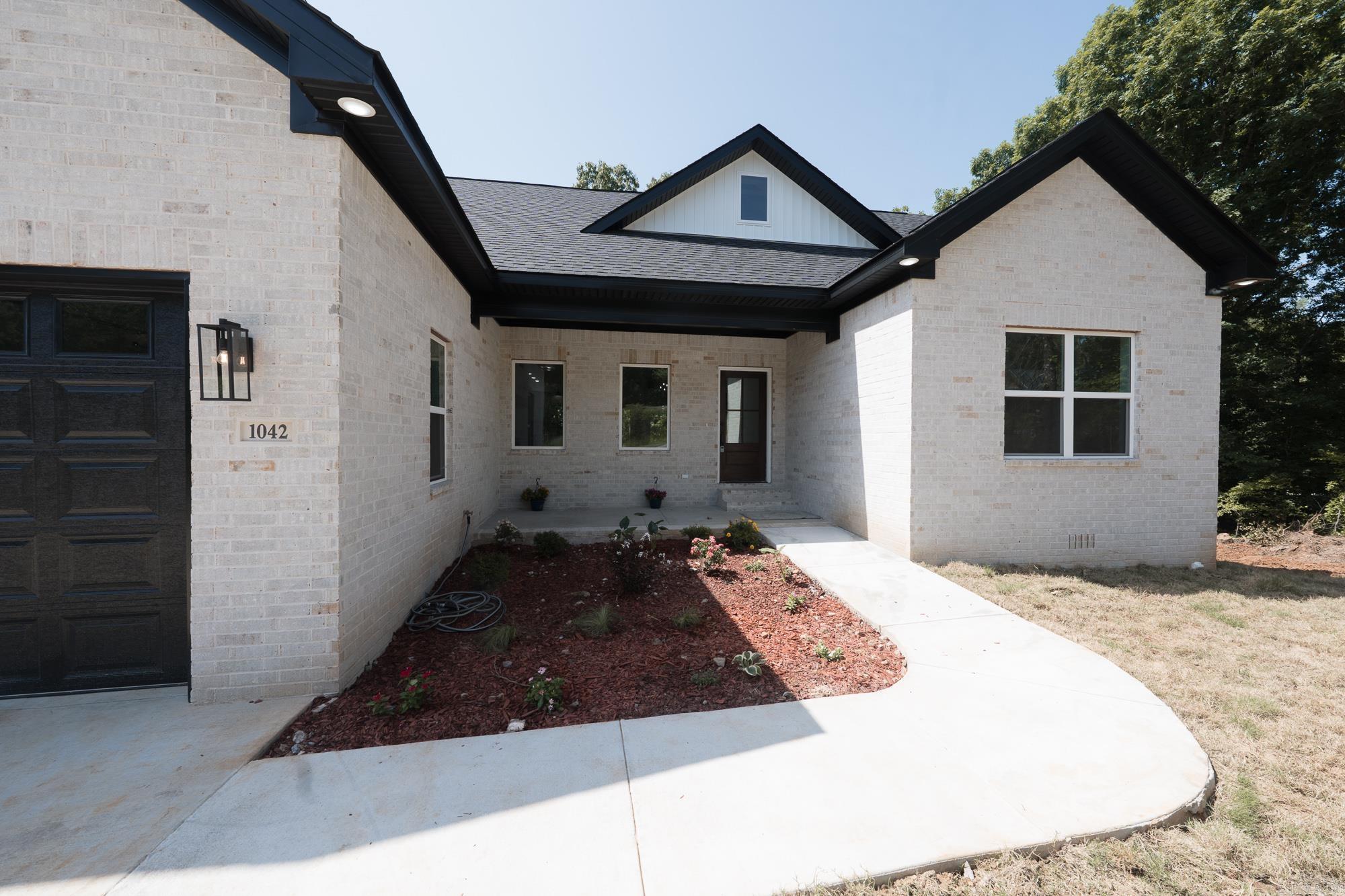 1042 Skyline Dr Alexander, AR 72002