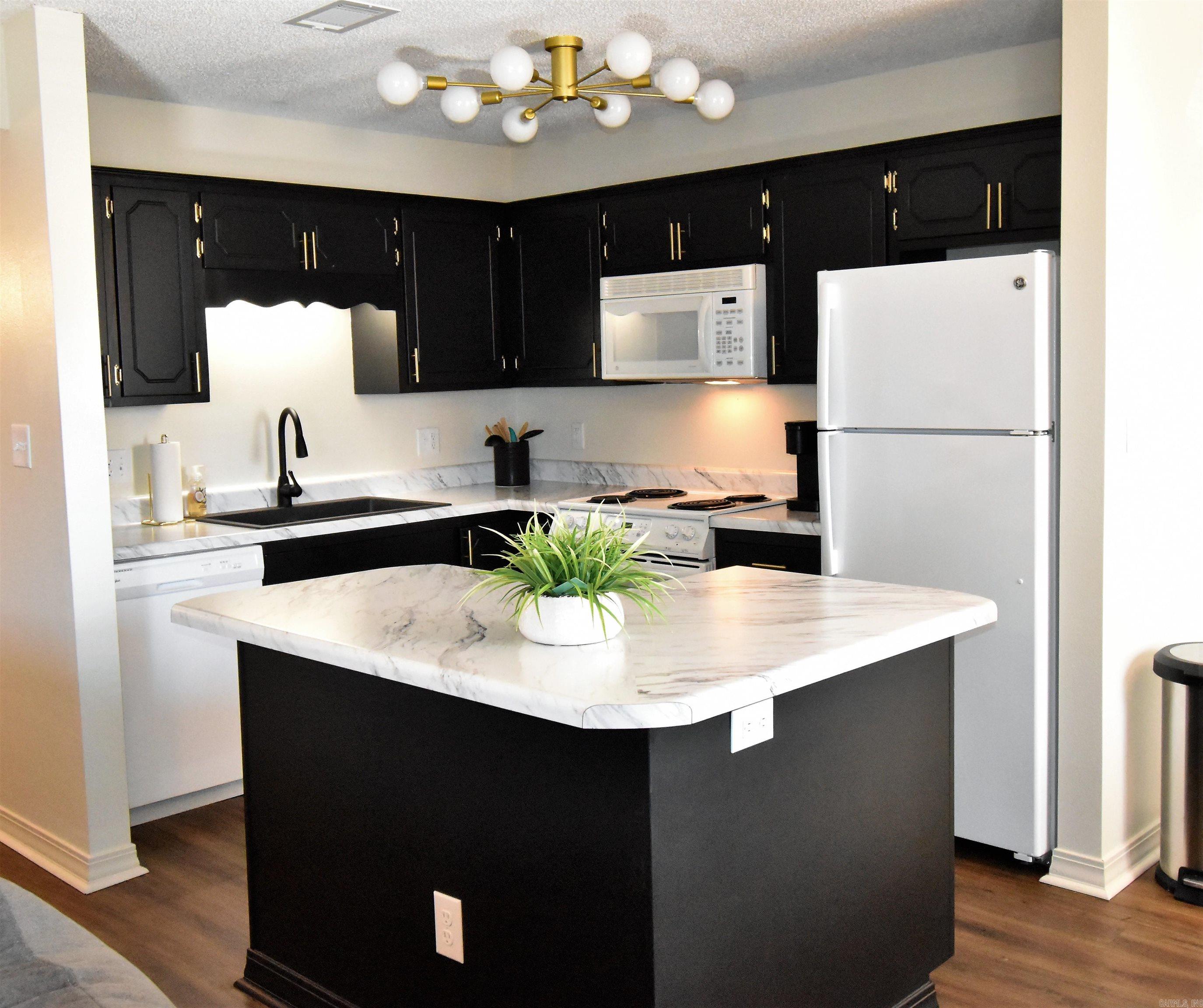 2910 E Moore  Searcy, AR