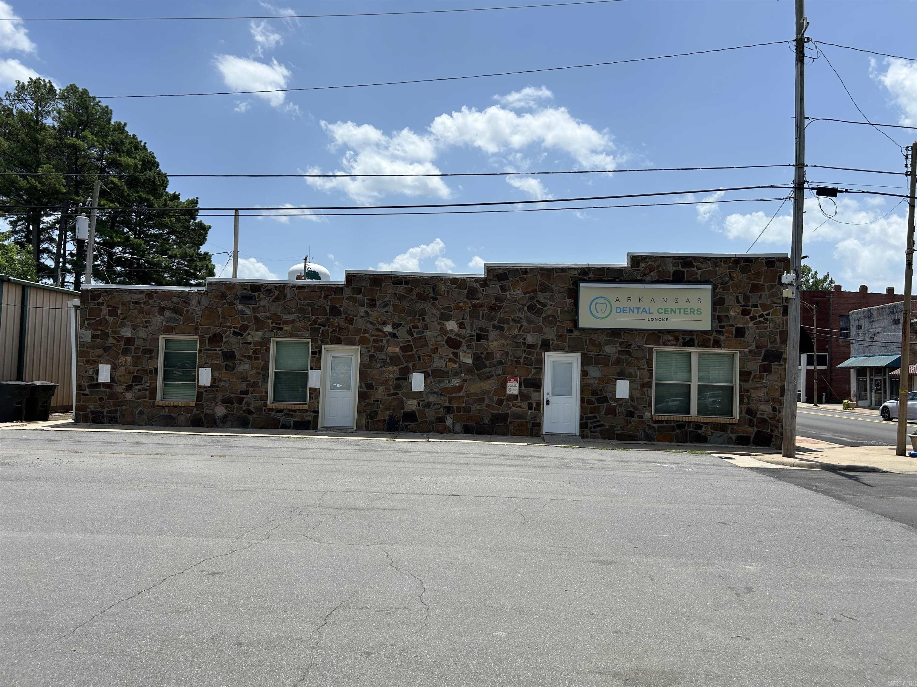 121 N Center  Lonoke, AR