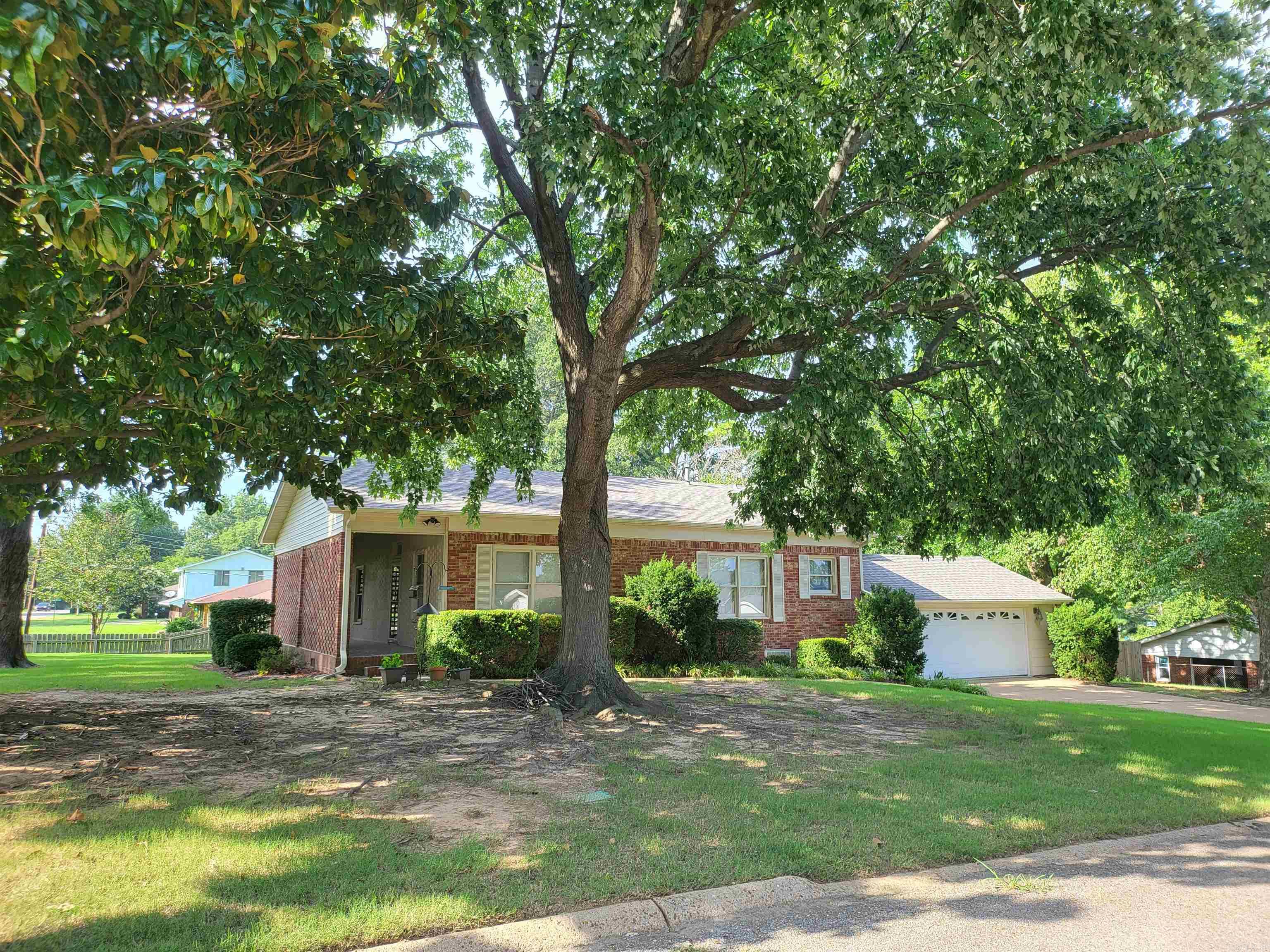 918  Twin Oaks  Jonesboro, AR