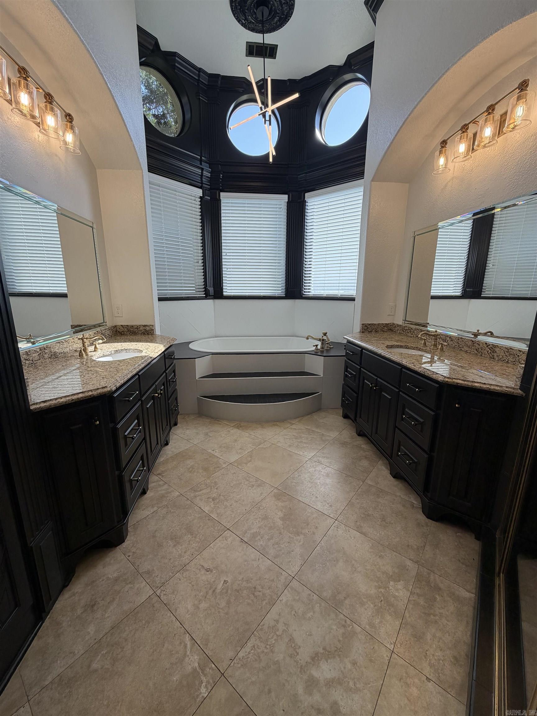 60 Deauville  Little Rock, AR