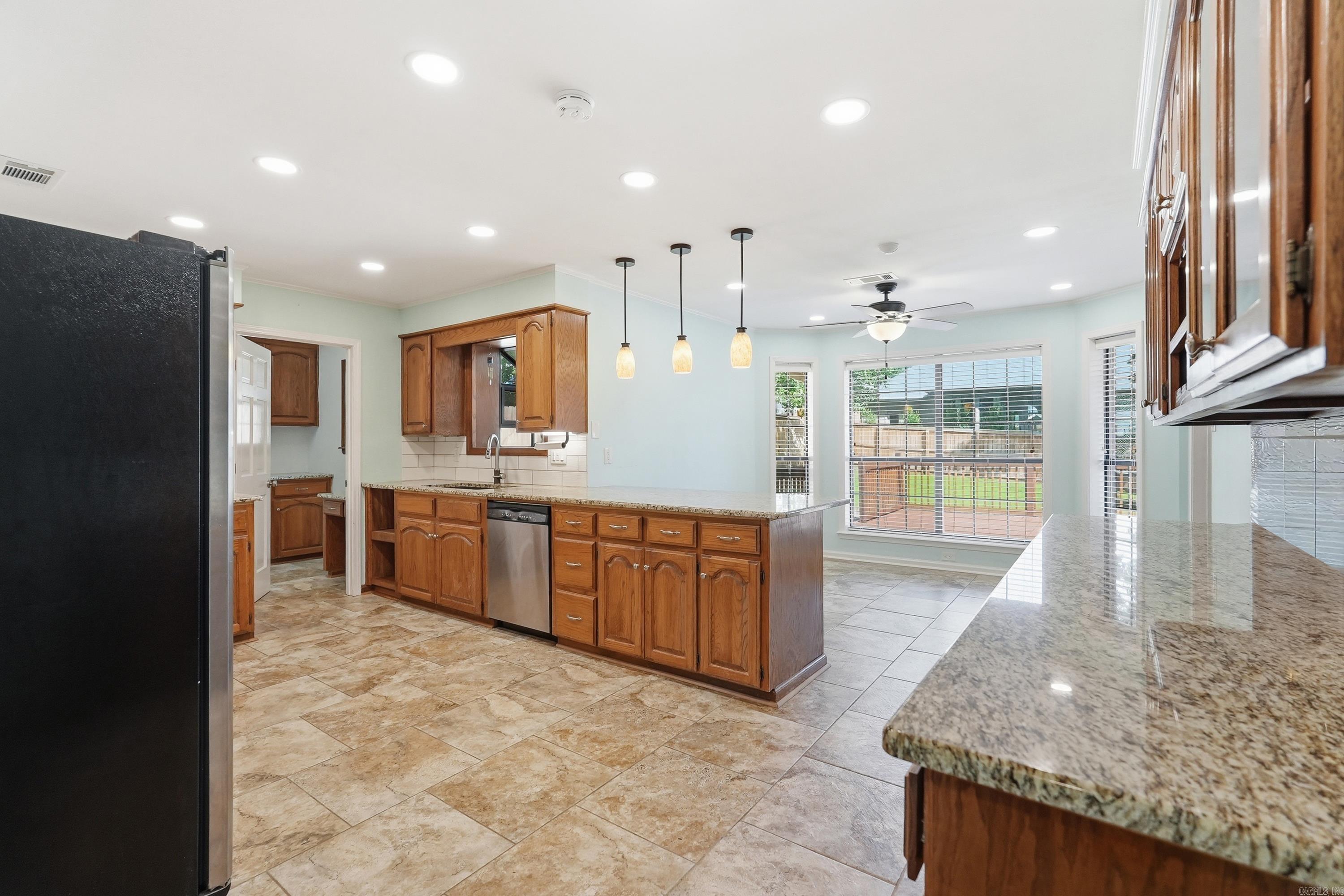 18 Blue Mountain Dr  Maumelle, AR
