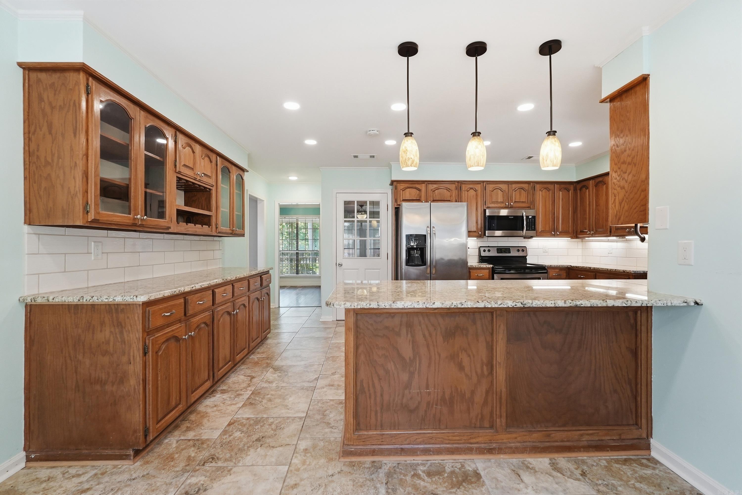 18 Blue Mountain Dr  Maumelle, AR