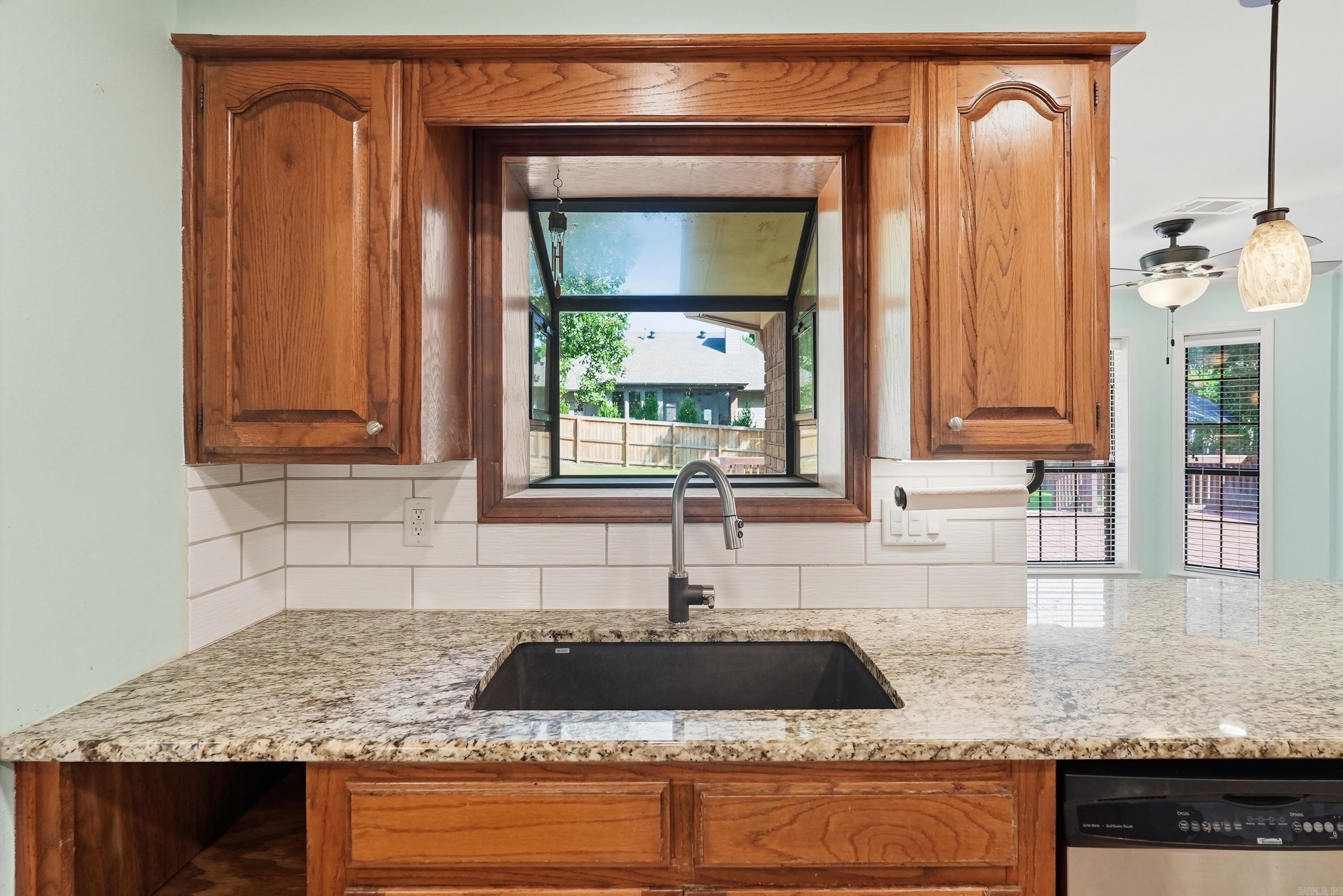 18 Blue Mountain Dr  Maumelle, AR