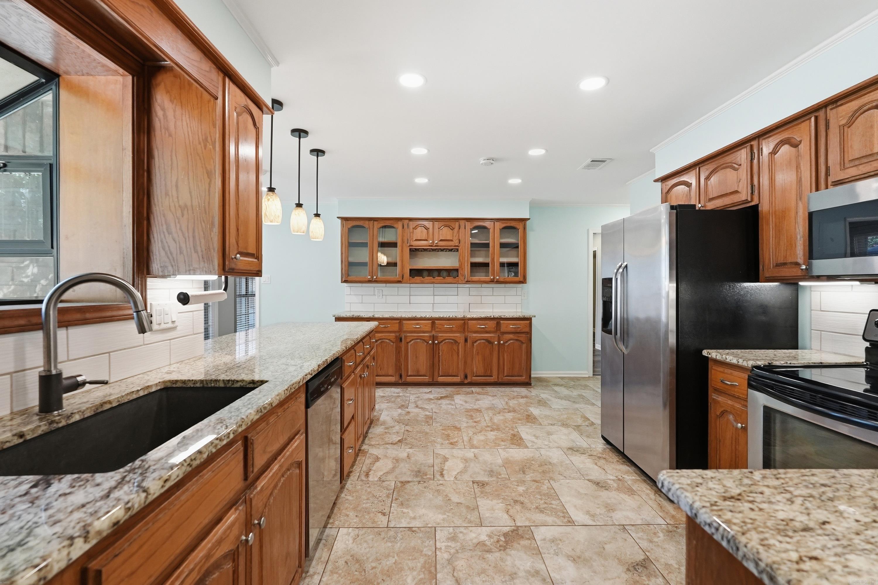 18 Blue Mountain Dr  Maumelle, AR