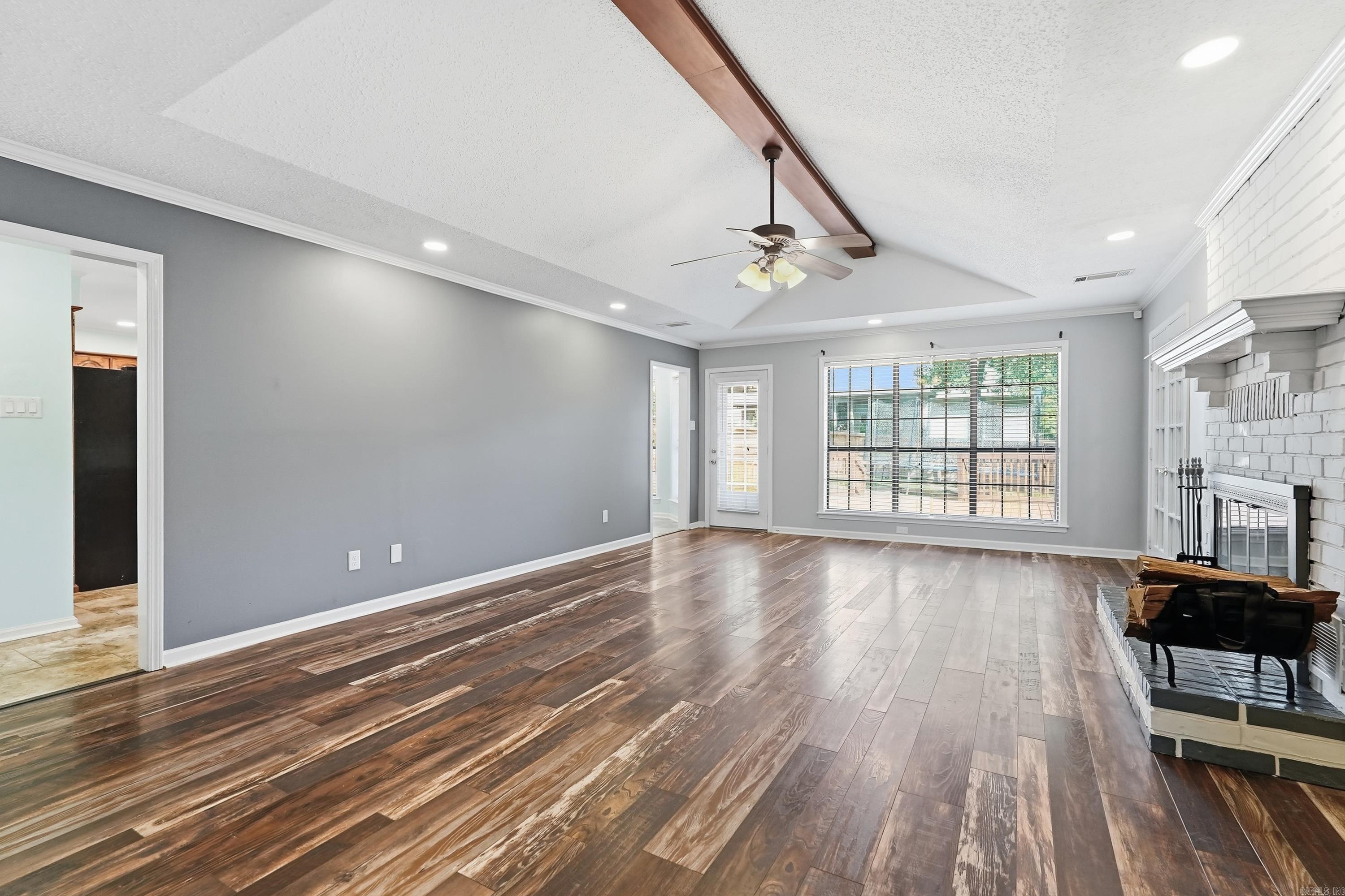 18 Blue Mountain Dr  Maumelle, AR