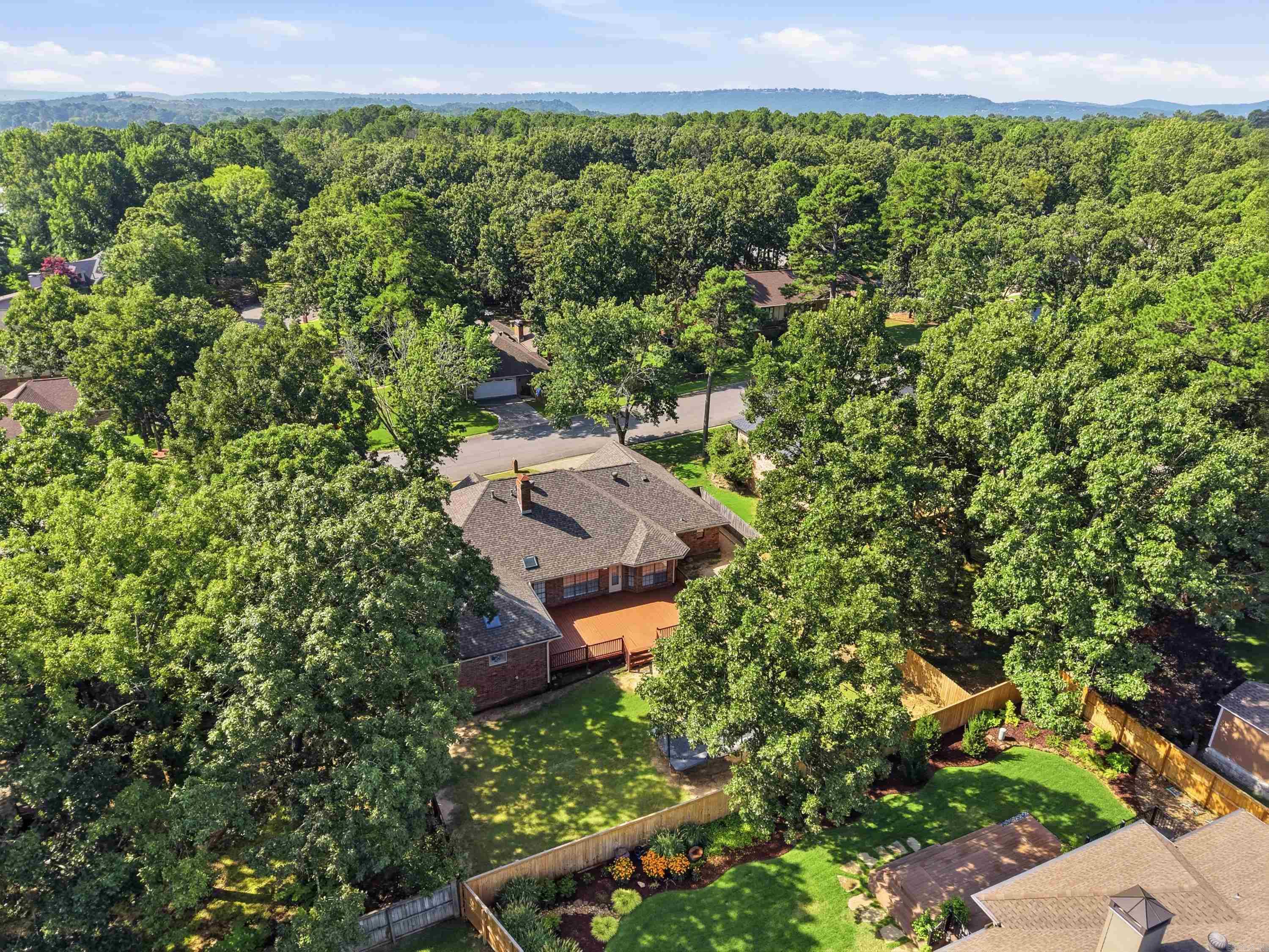 18 Blue Mountain Dr  Maumelle, AR