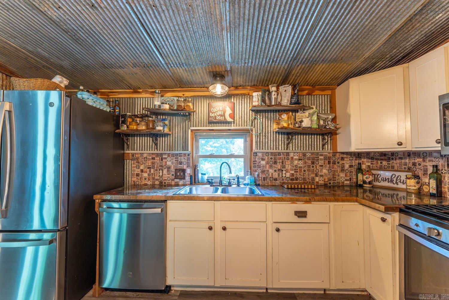 221 Woodridge  Mammoth Spring, AR