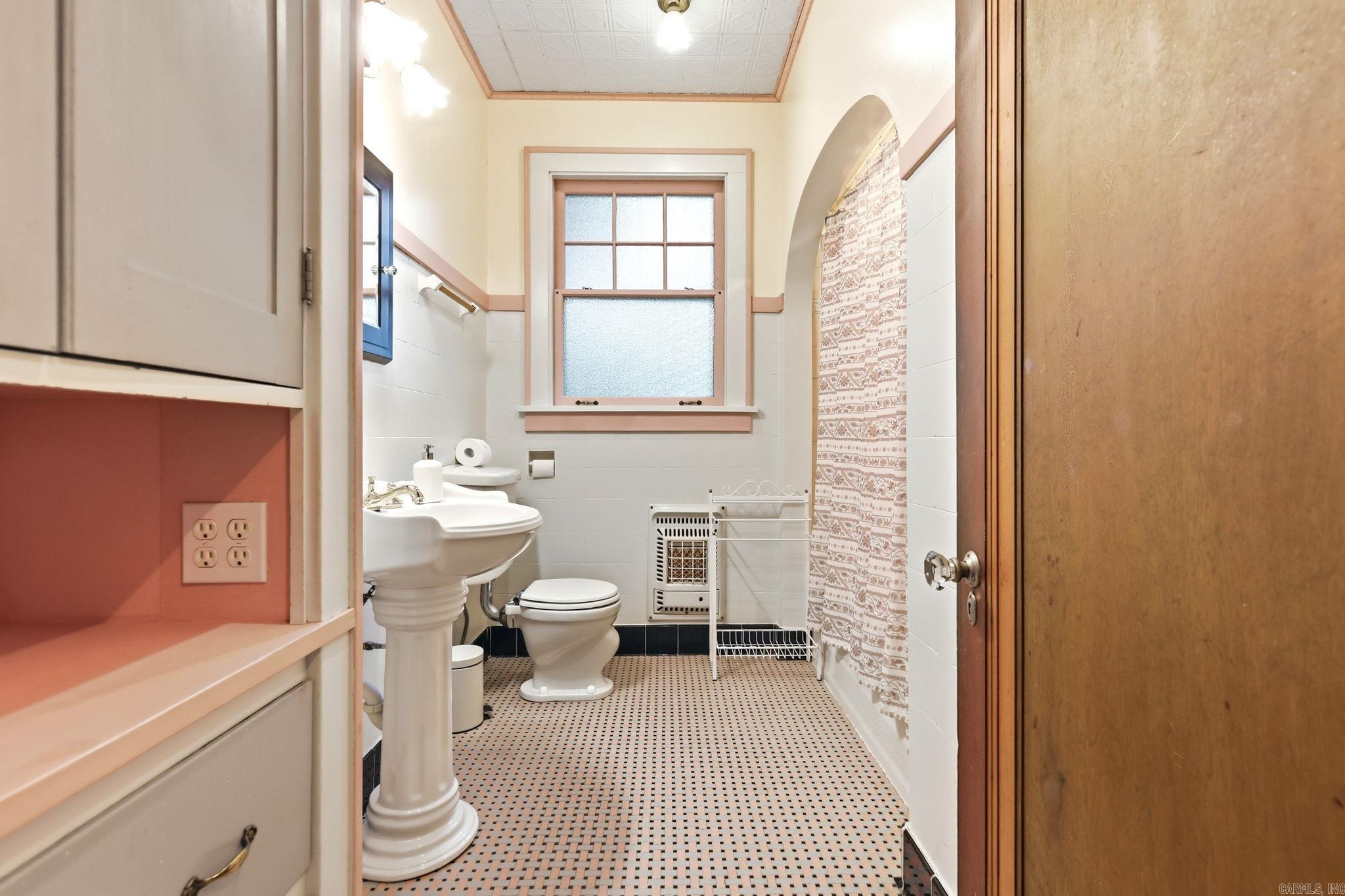 3905 Oakwood  Little Rock, AR