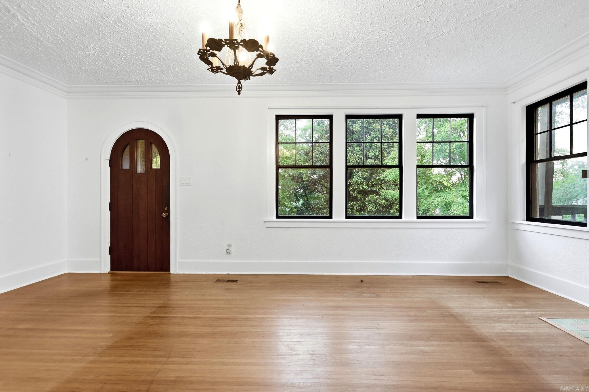 3905 Oakwood  Little Rock, AR