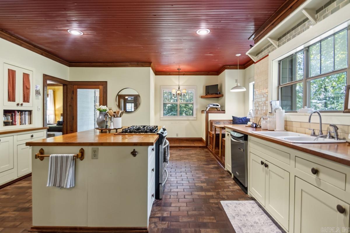 990 Buckwood  Bauxite, AR