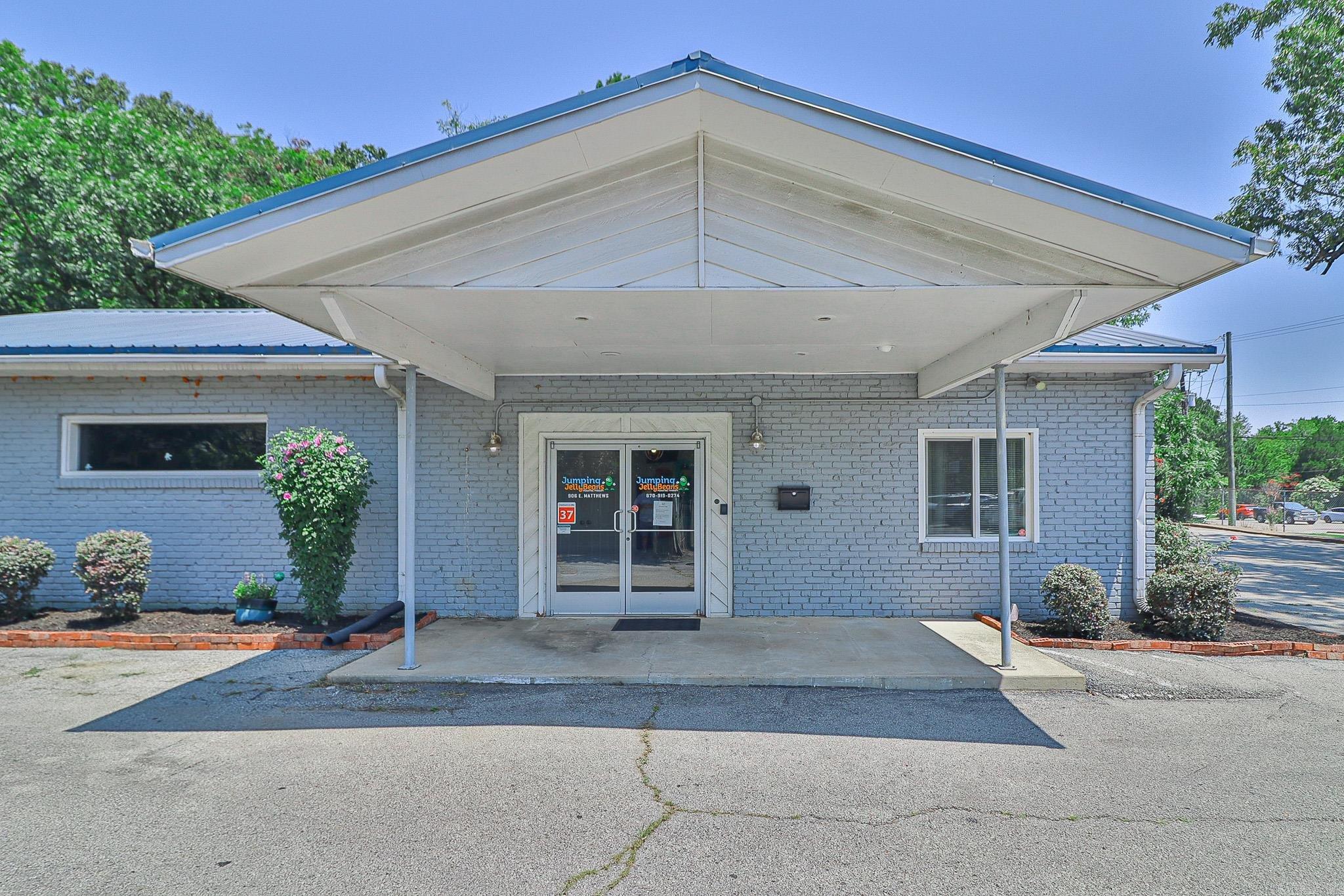 906 E Matthews  Jonesboro, AR