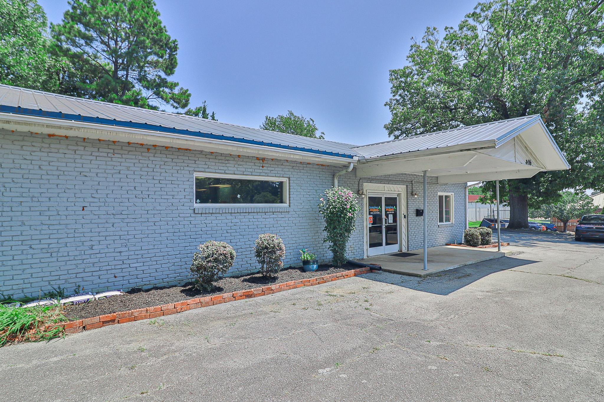 906 E Matthews  Jonesboro, AR