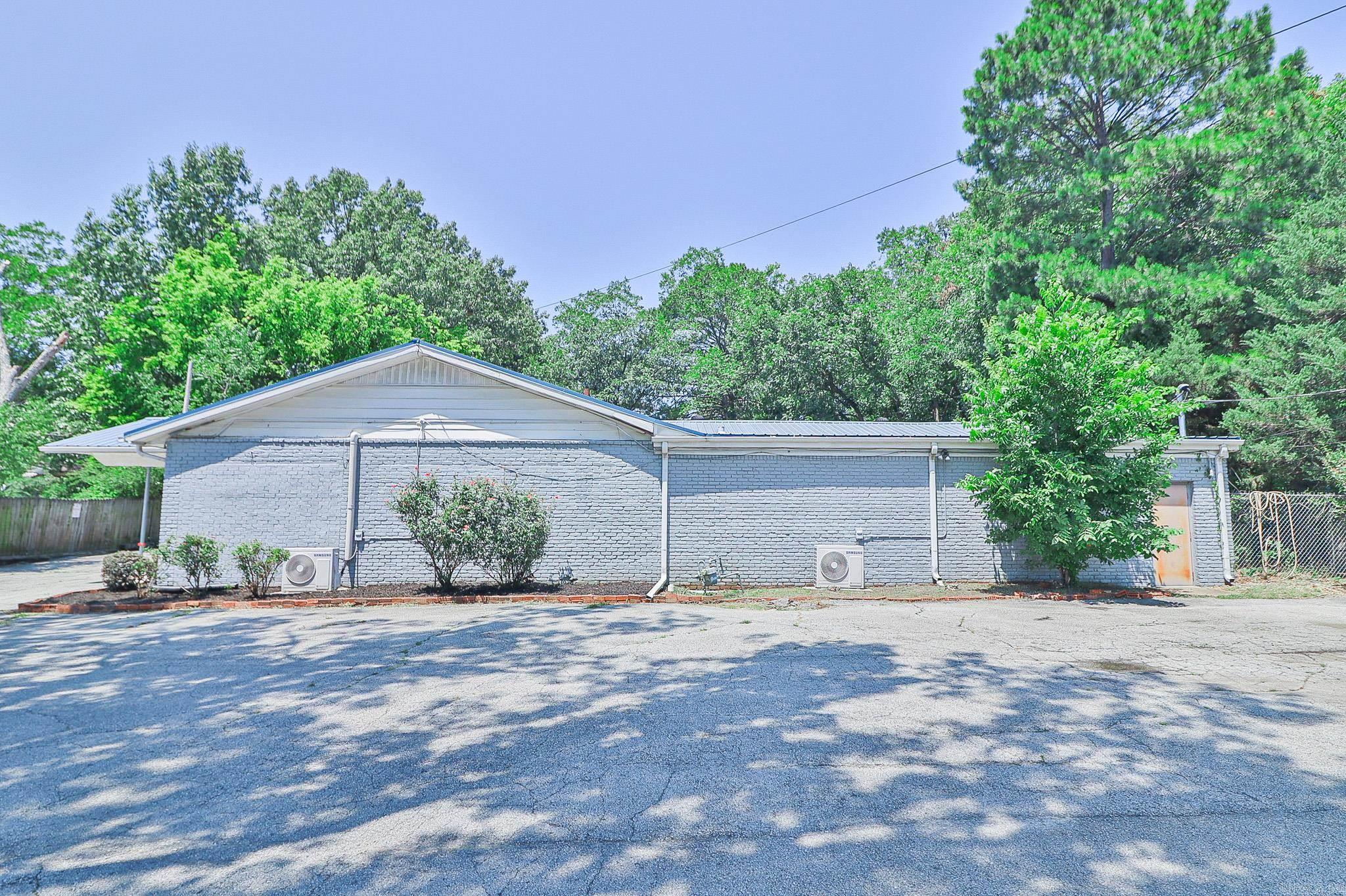 906 E Matthews  Jonesboro, AR