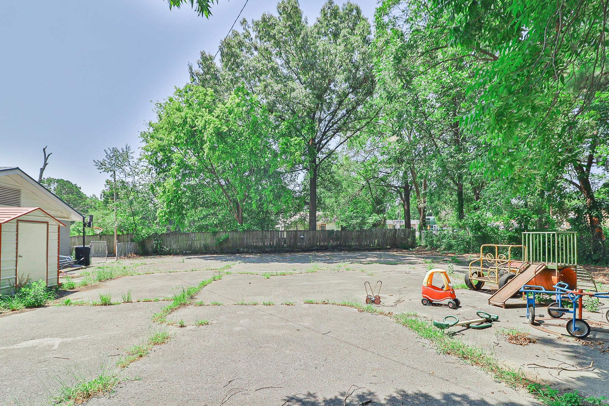906 E Matthews  Jonesboro, AR