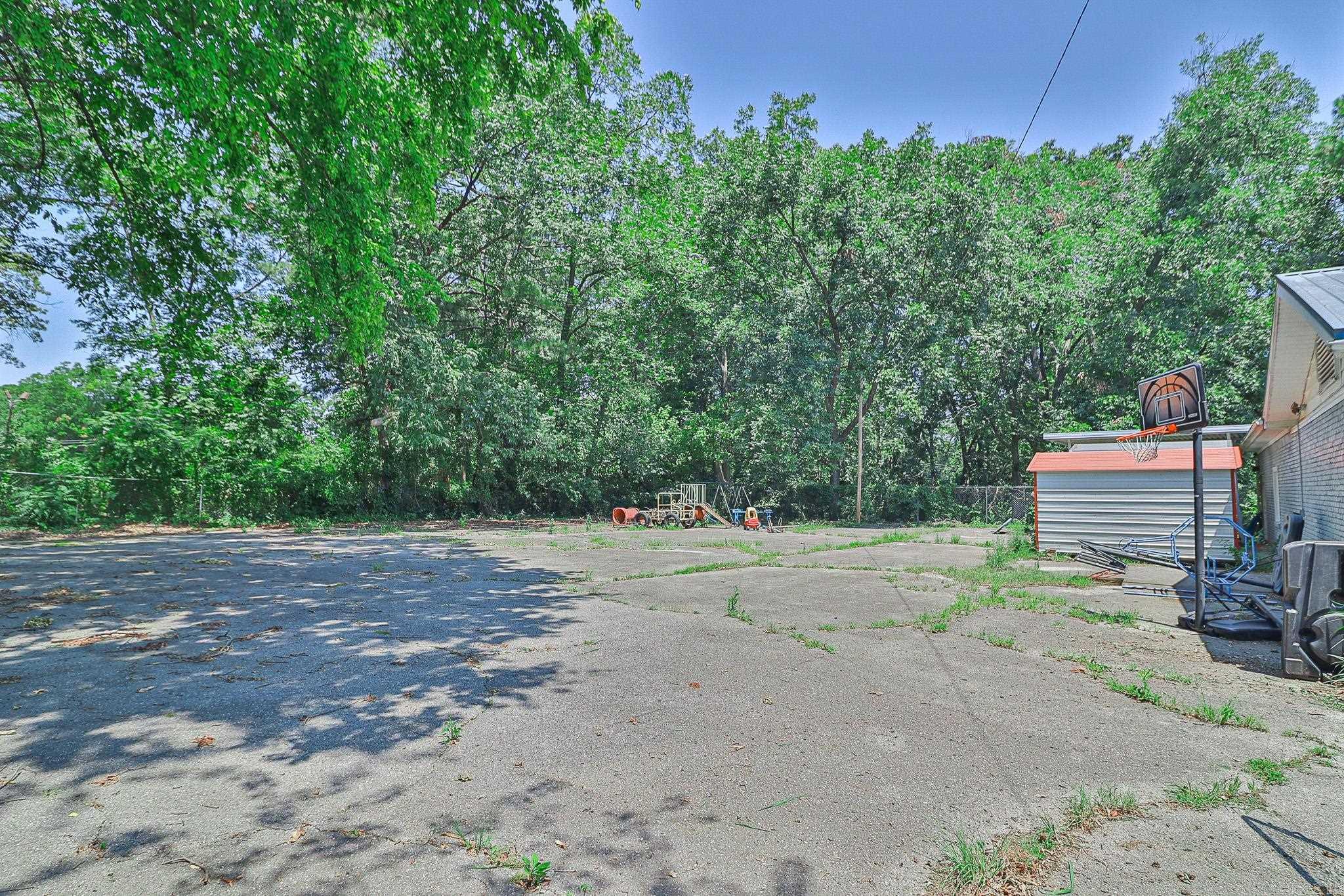 906 E Matthews  Jonesboro, AR