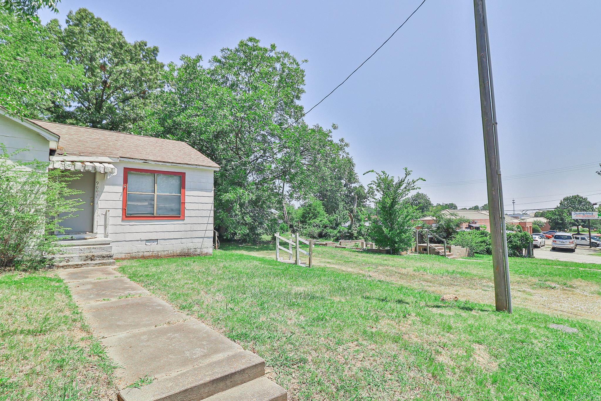 906 E Matthews  Jonesboro, AR