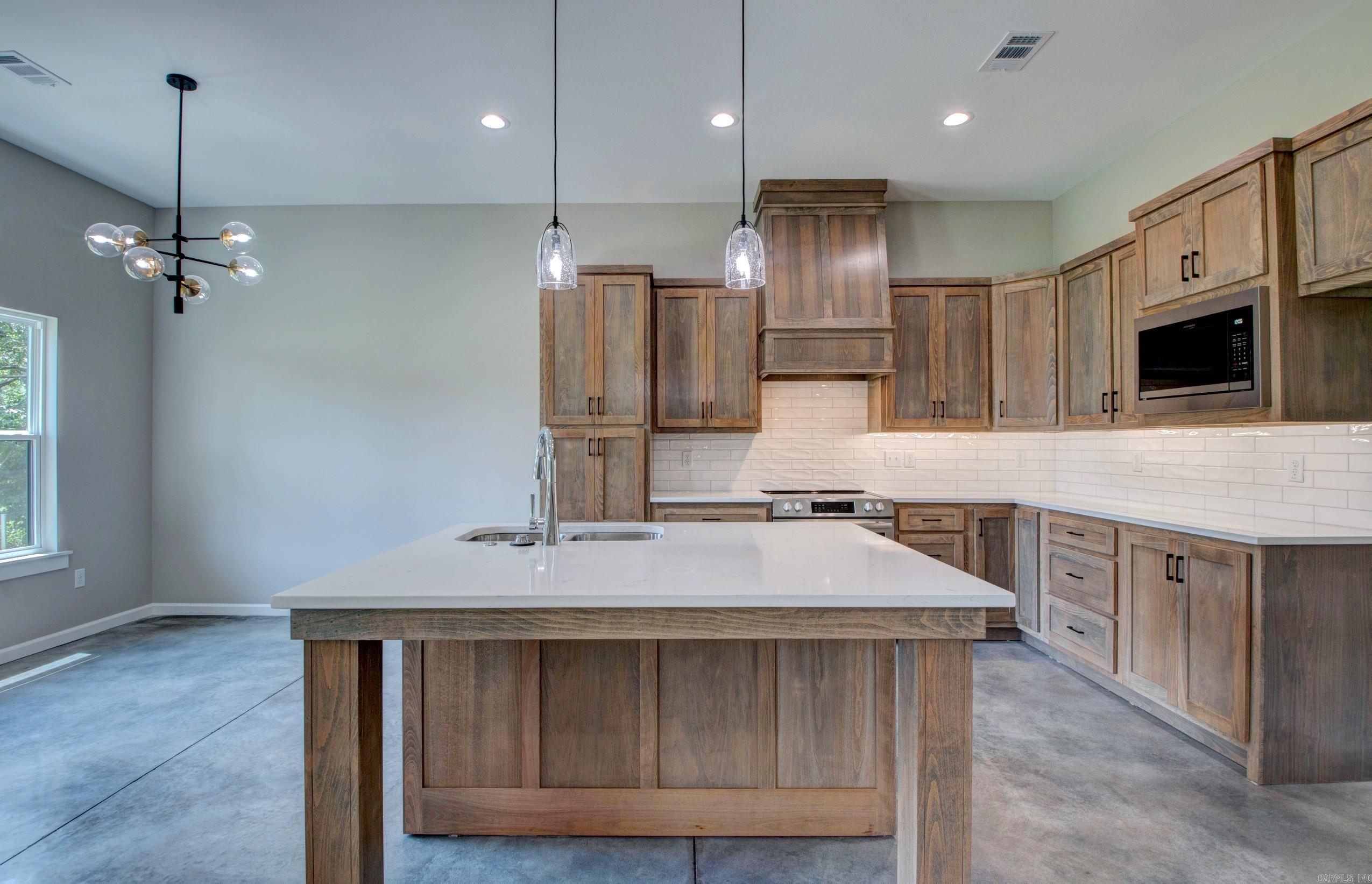 32 Echohawk Ln  Cabot, AR