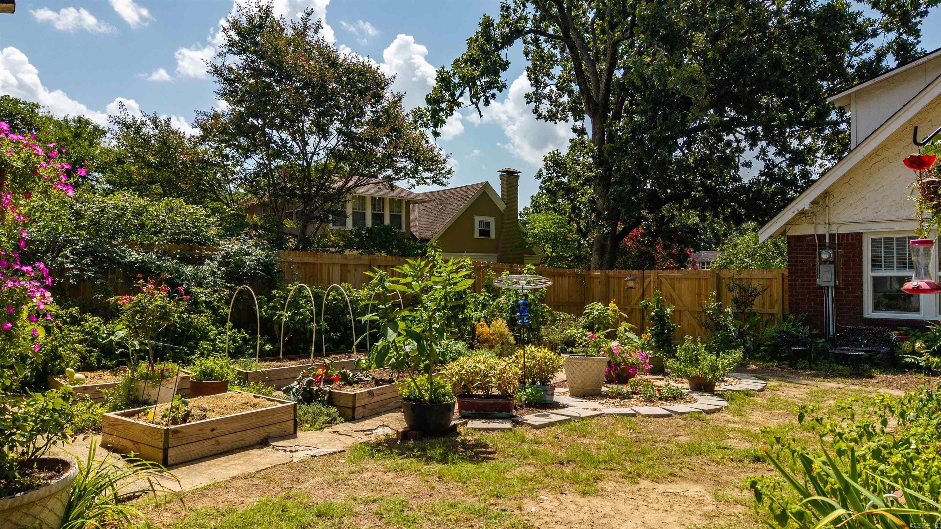 233 E B  North Little Rock, AR