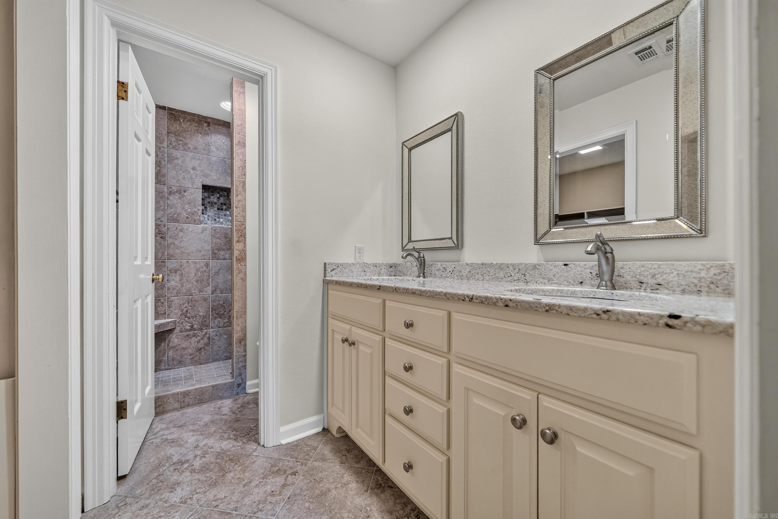 850 Quapaw  Hot Springs, AR