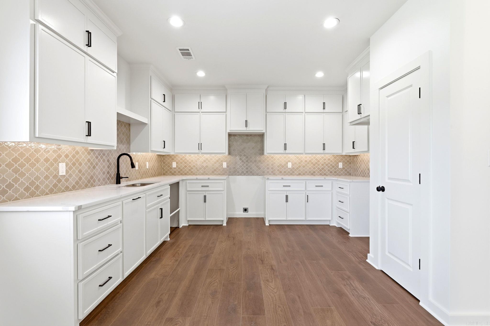 203 E Flordia  Beebe, AR