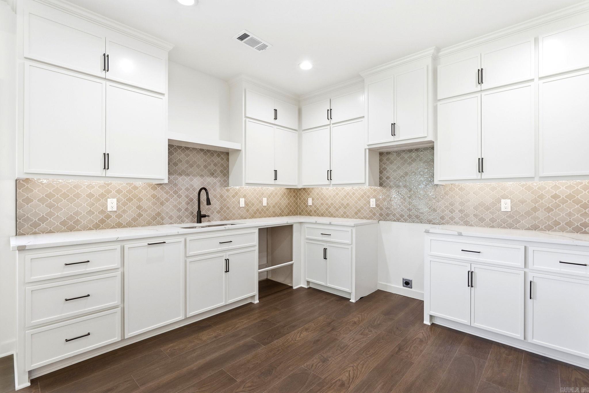 203 E Flordia  Beebe, AR