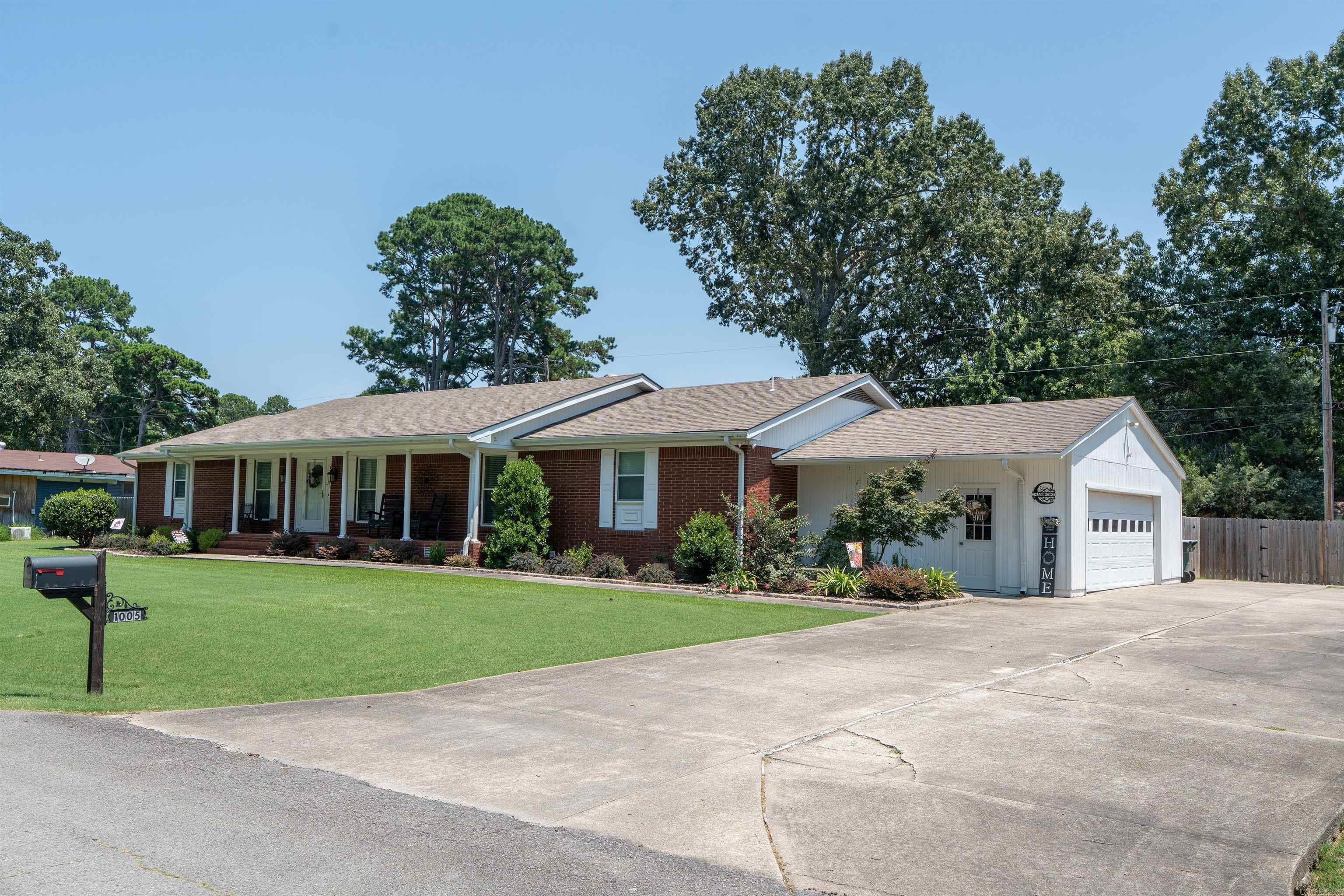 1005 Lakeshore  Heber Springs, AR