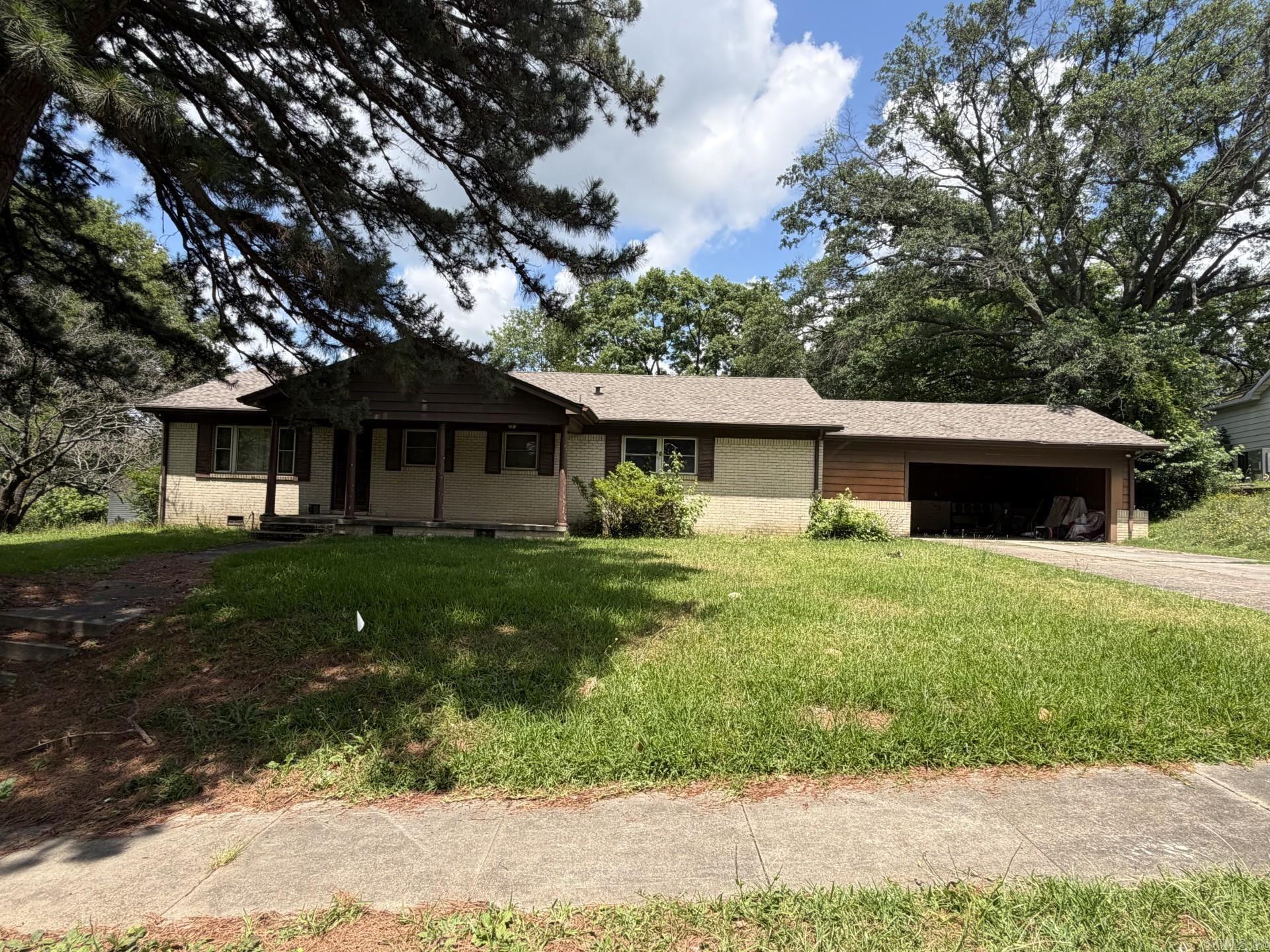 1008 North  Benton, AR