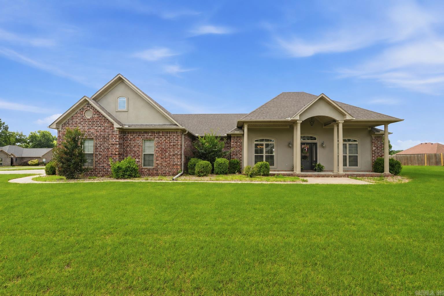 10 Colt Loop — exterior