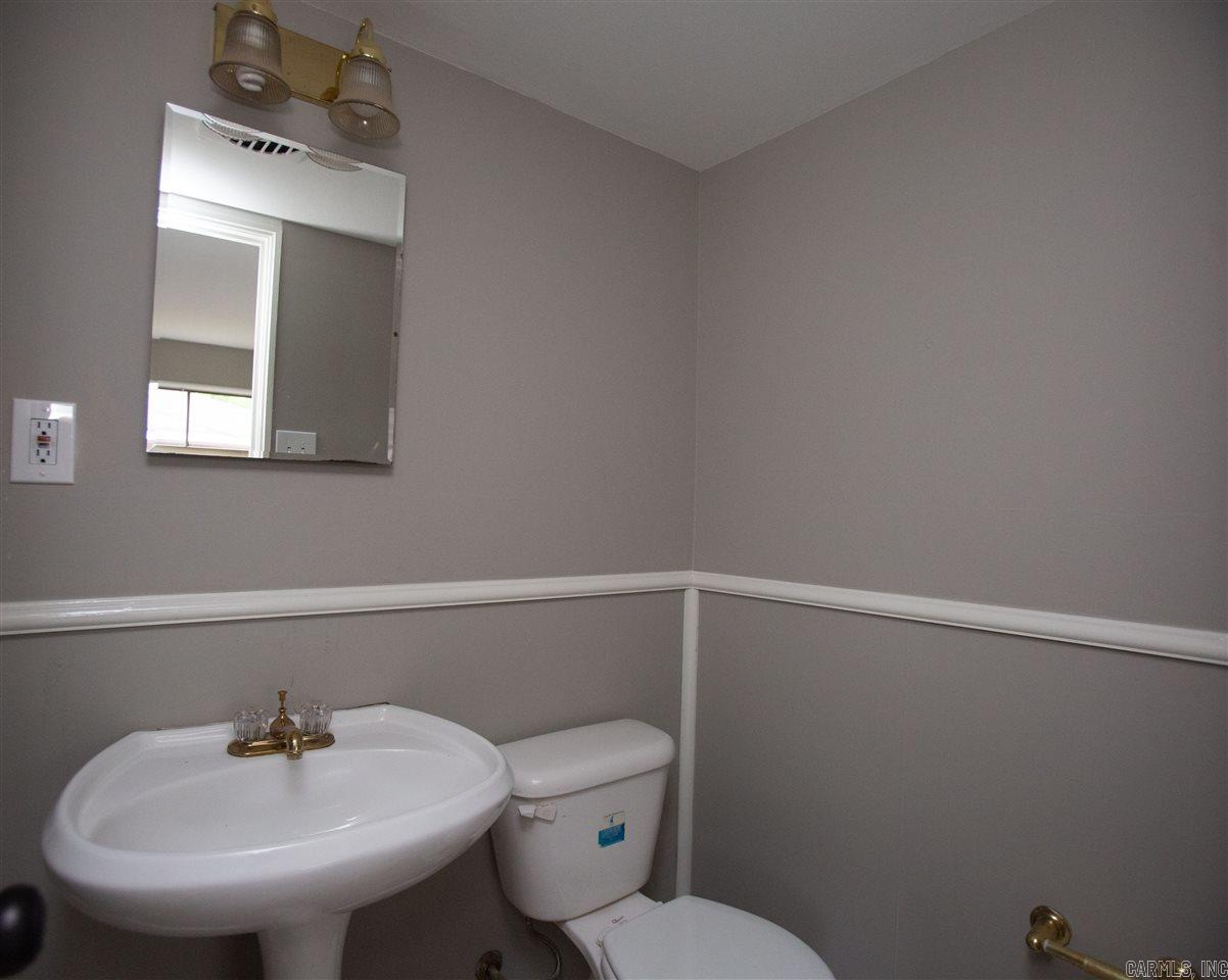 27 N Meadowcliff  Little Rock, AR