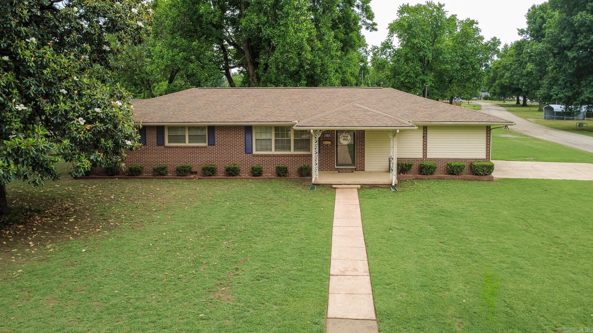 1305 Columbia  Corning, AR