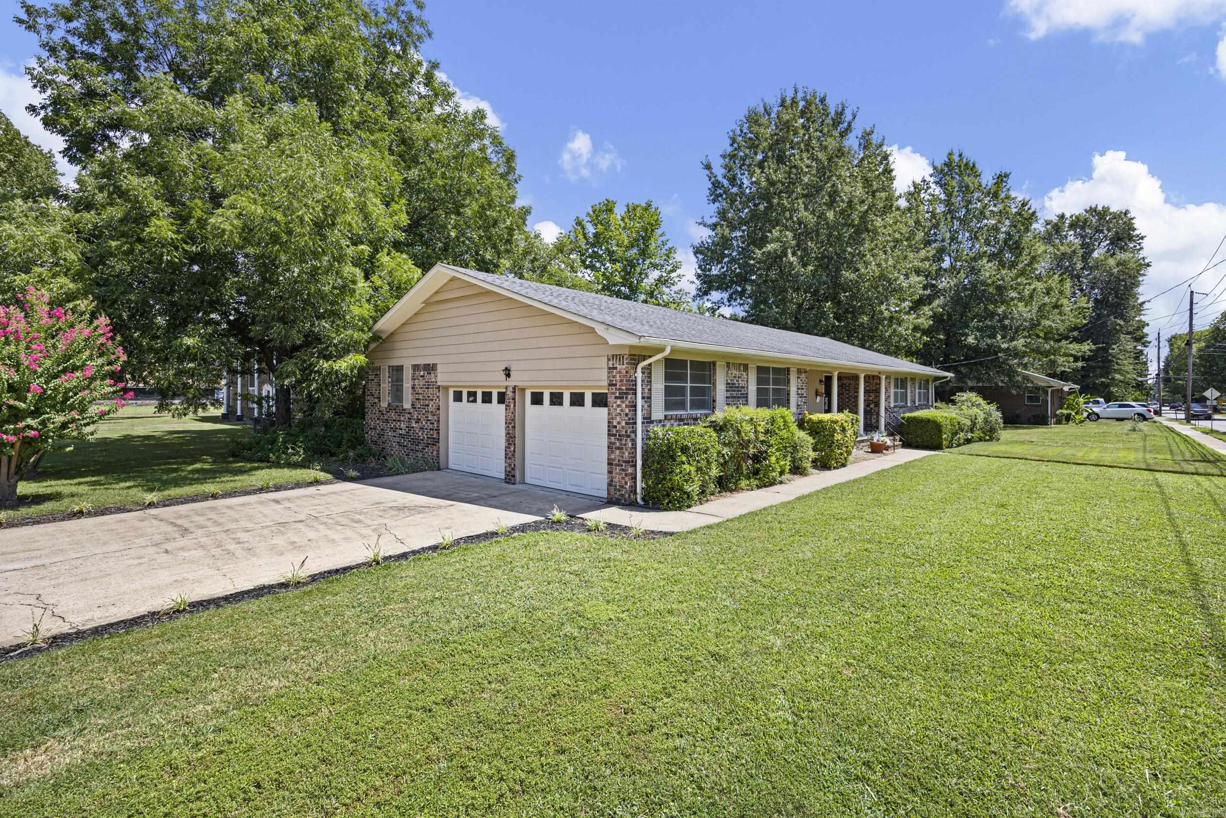 1010 N Detroit  Russellville, AR
