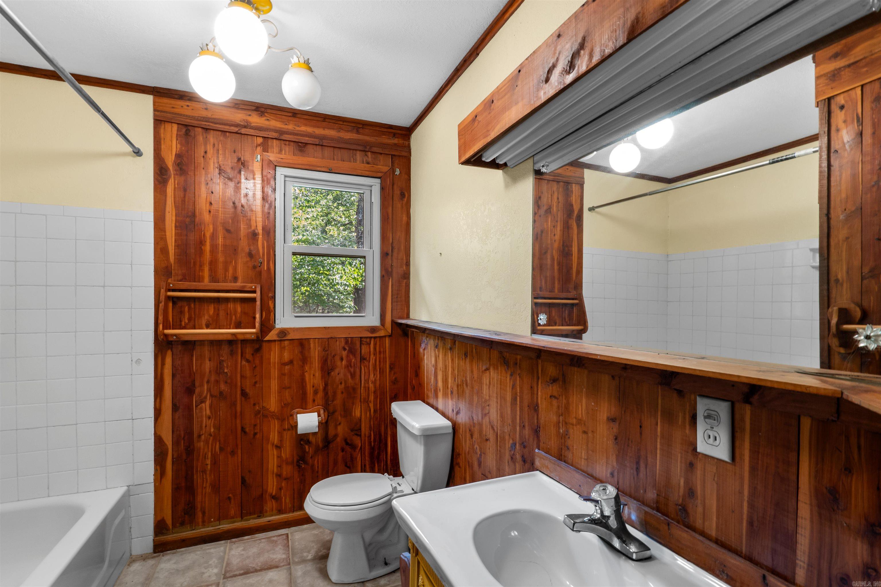 1154 Forest Home LN  Calico Rock, AR