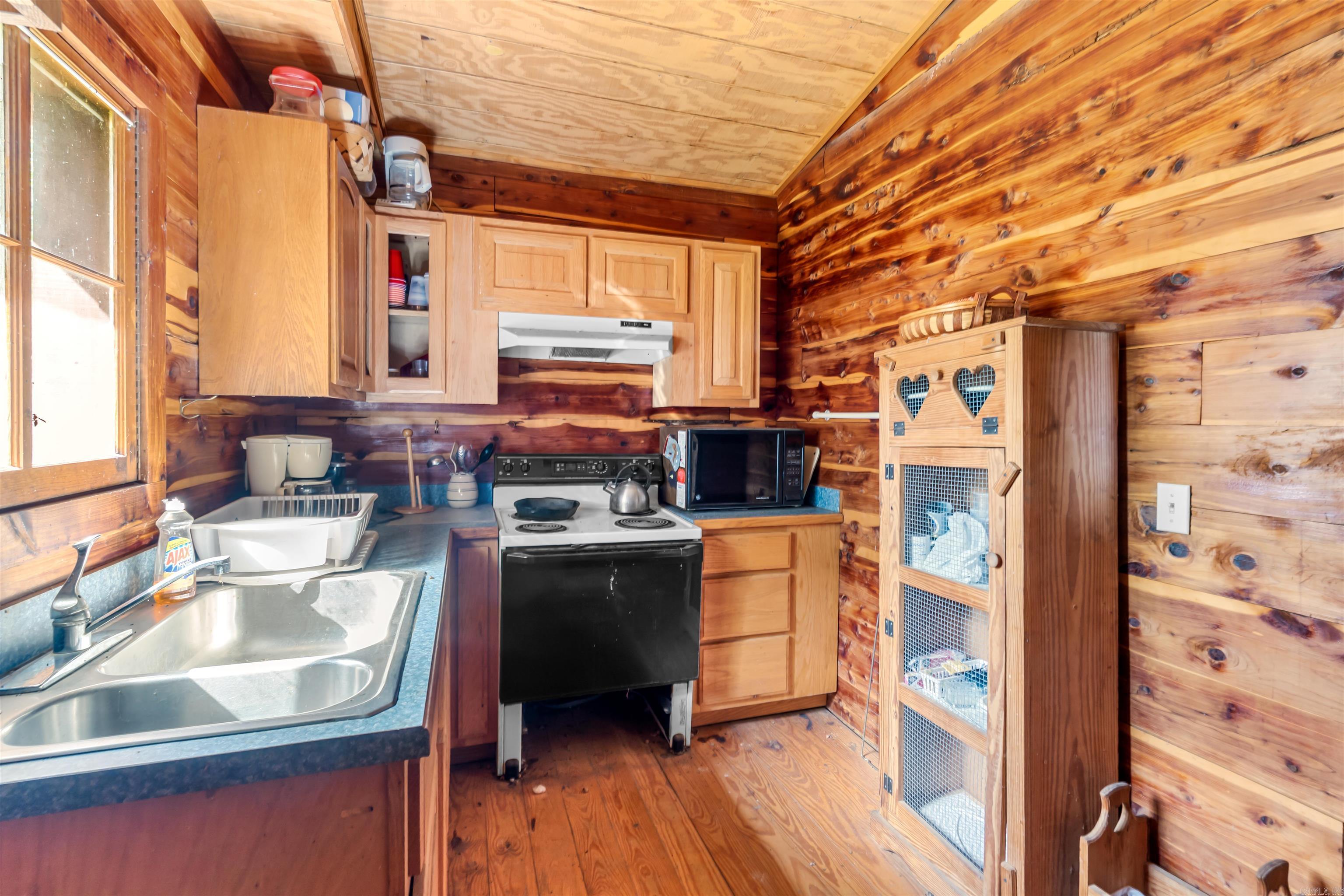 1154 Forest Home LN  Calico Rock, AR