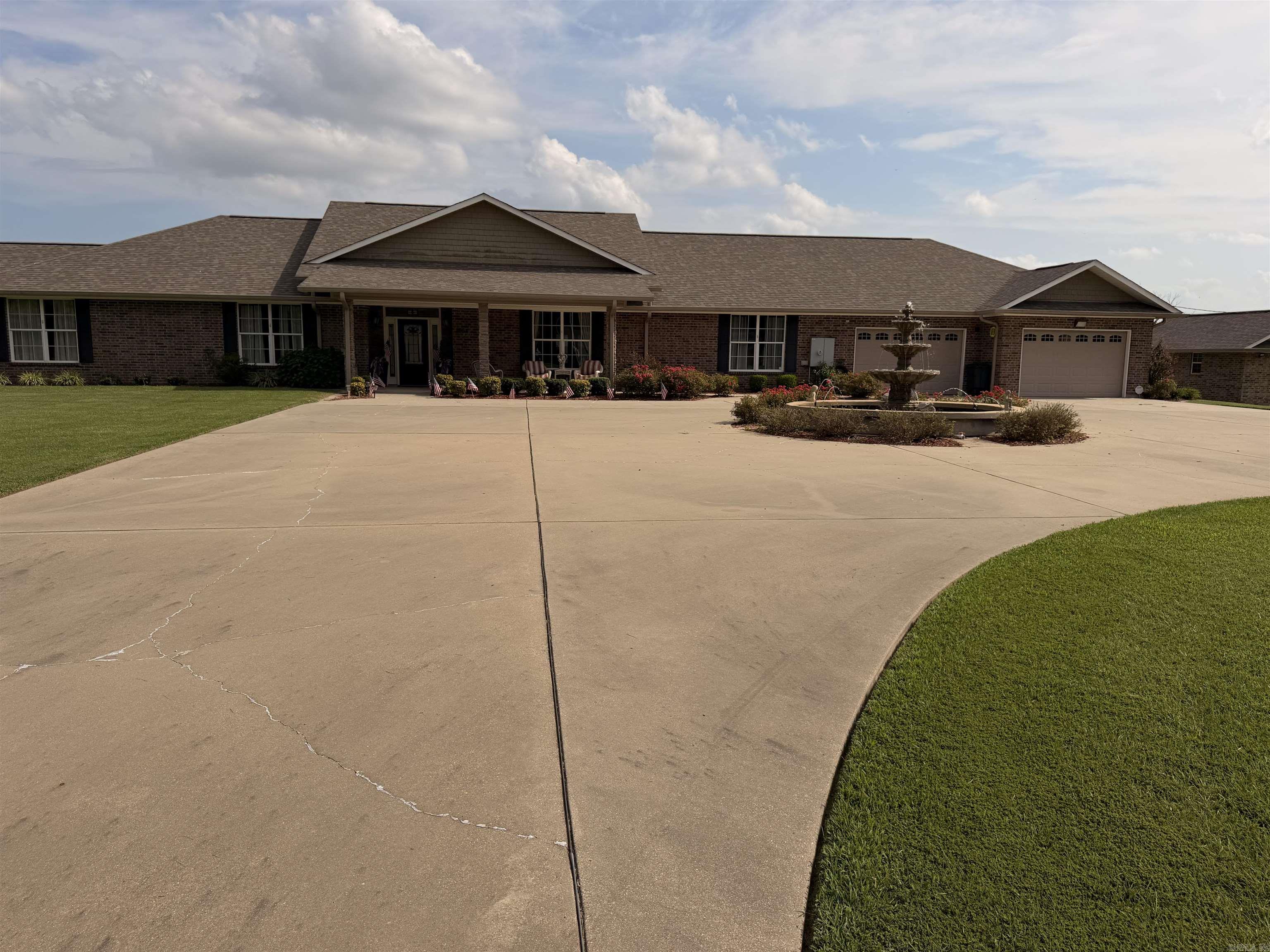 1664 Collins  Nashville, AR