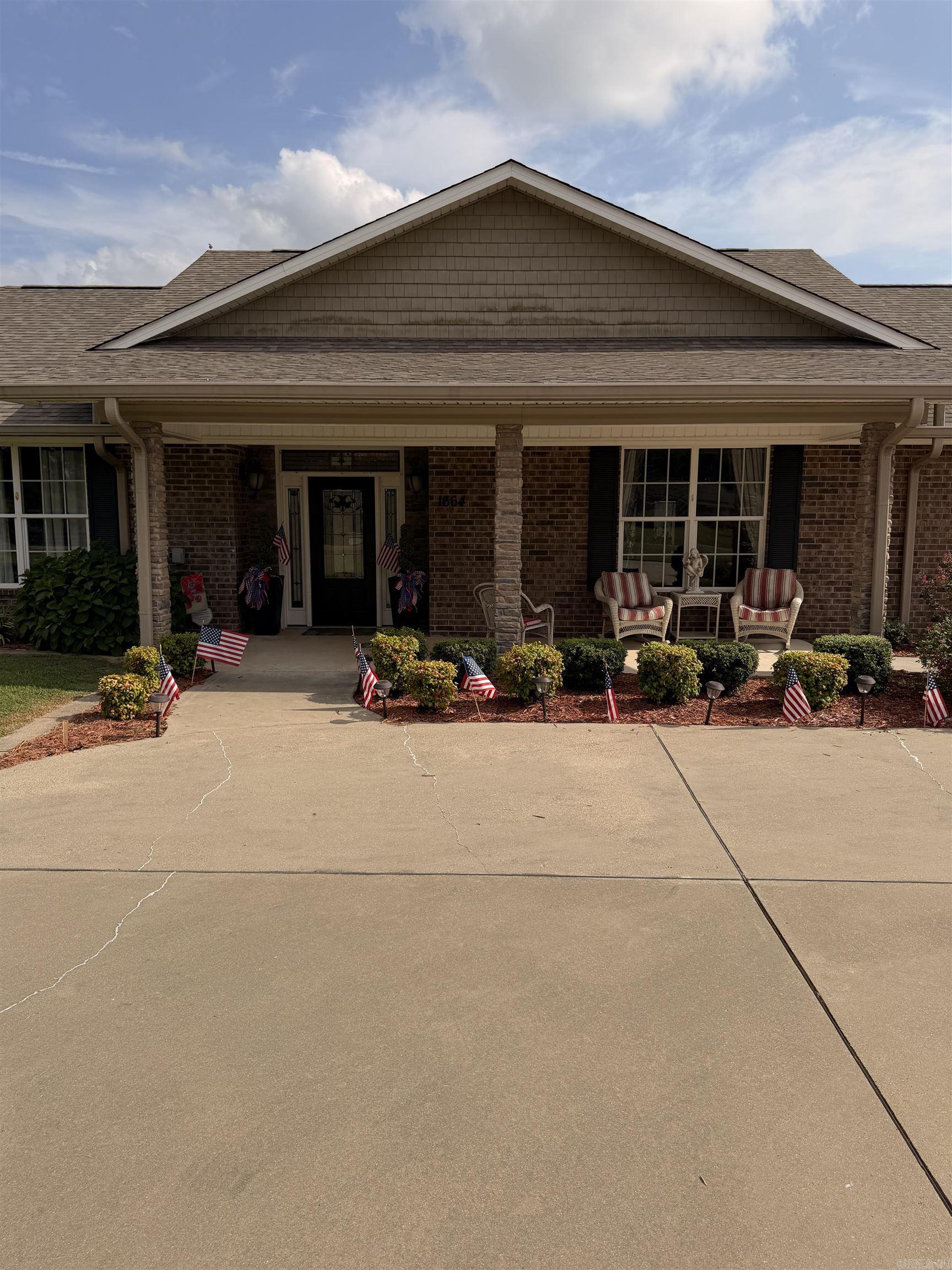 1664 Collins  Nashville, AR