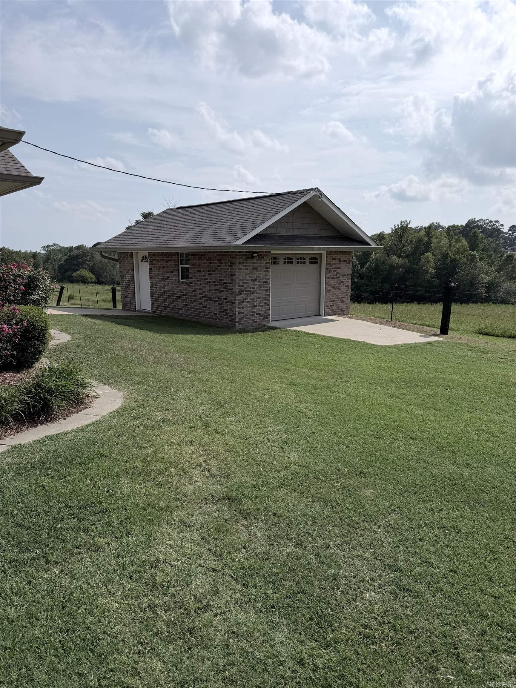 1664 Collins  Nashville, AR