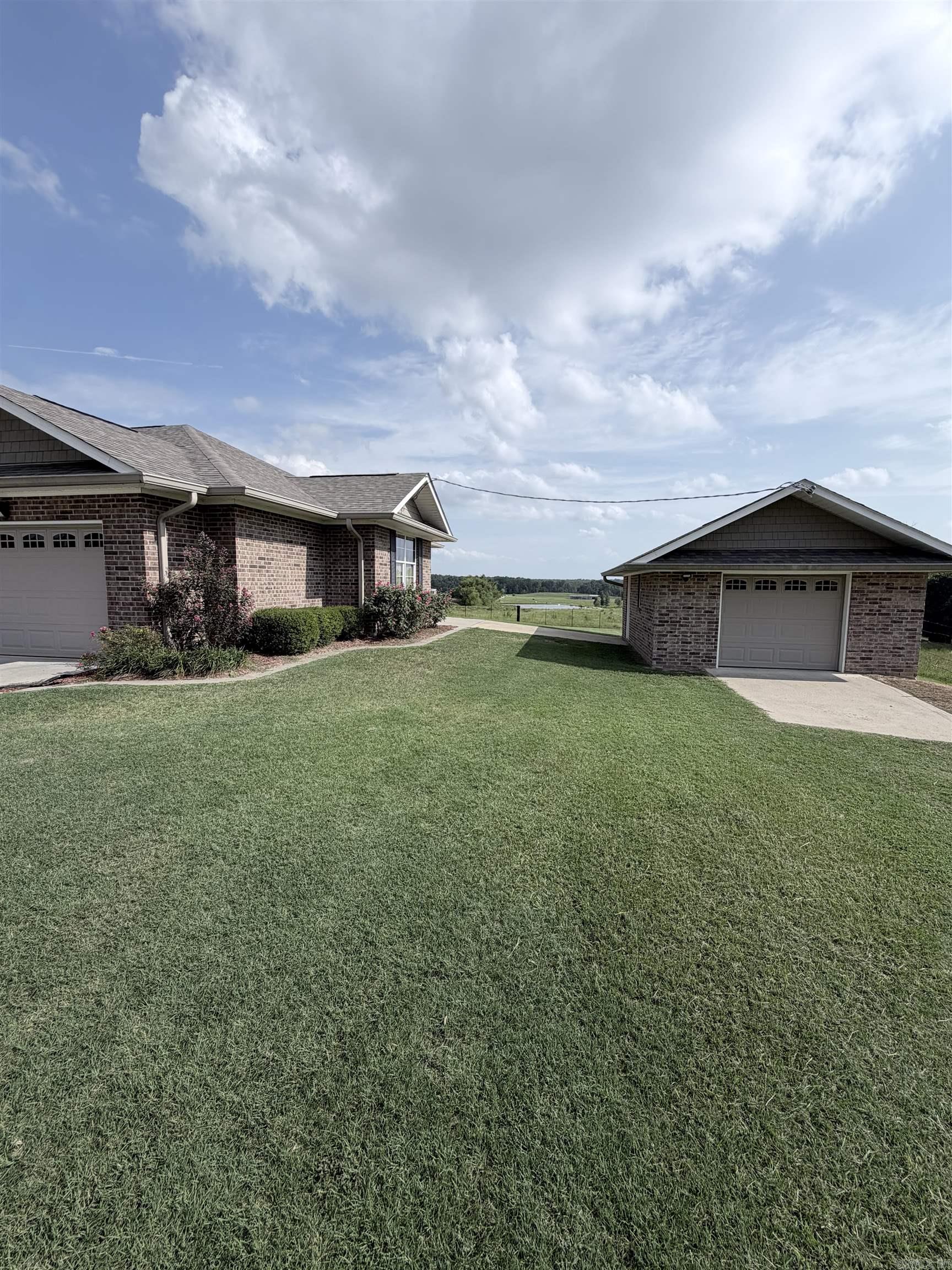 1664 Collins  Nashville, AR