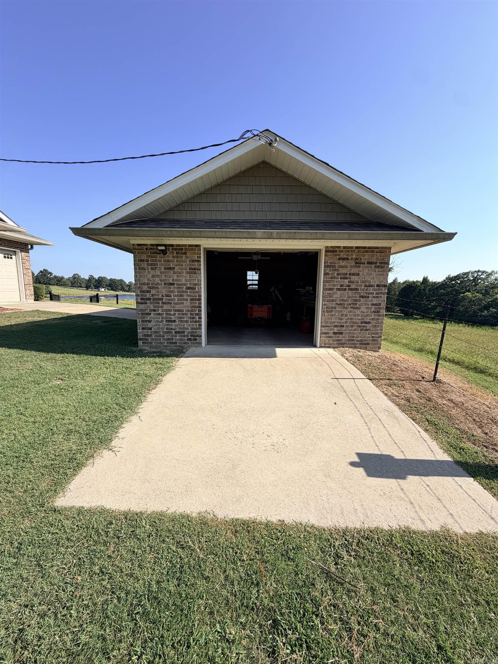 1664 Collins  Nashville, AR