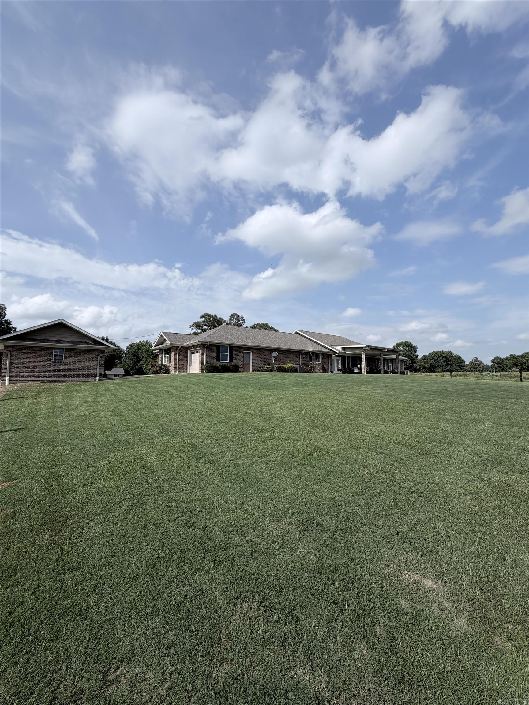 1664 Collins  Nashville, AR