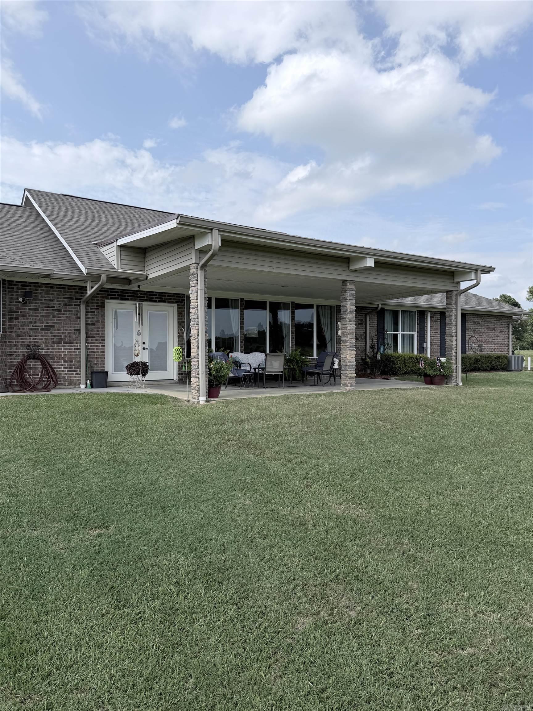 1664 Collins  Nashville, AR