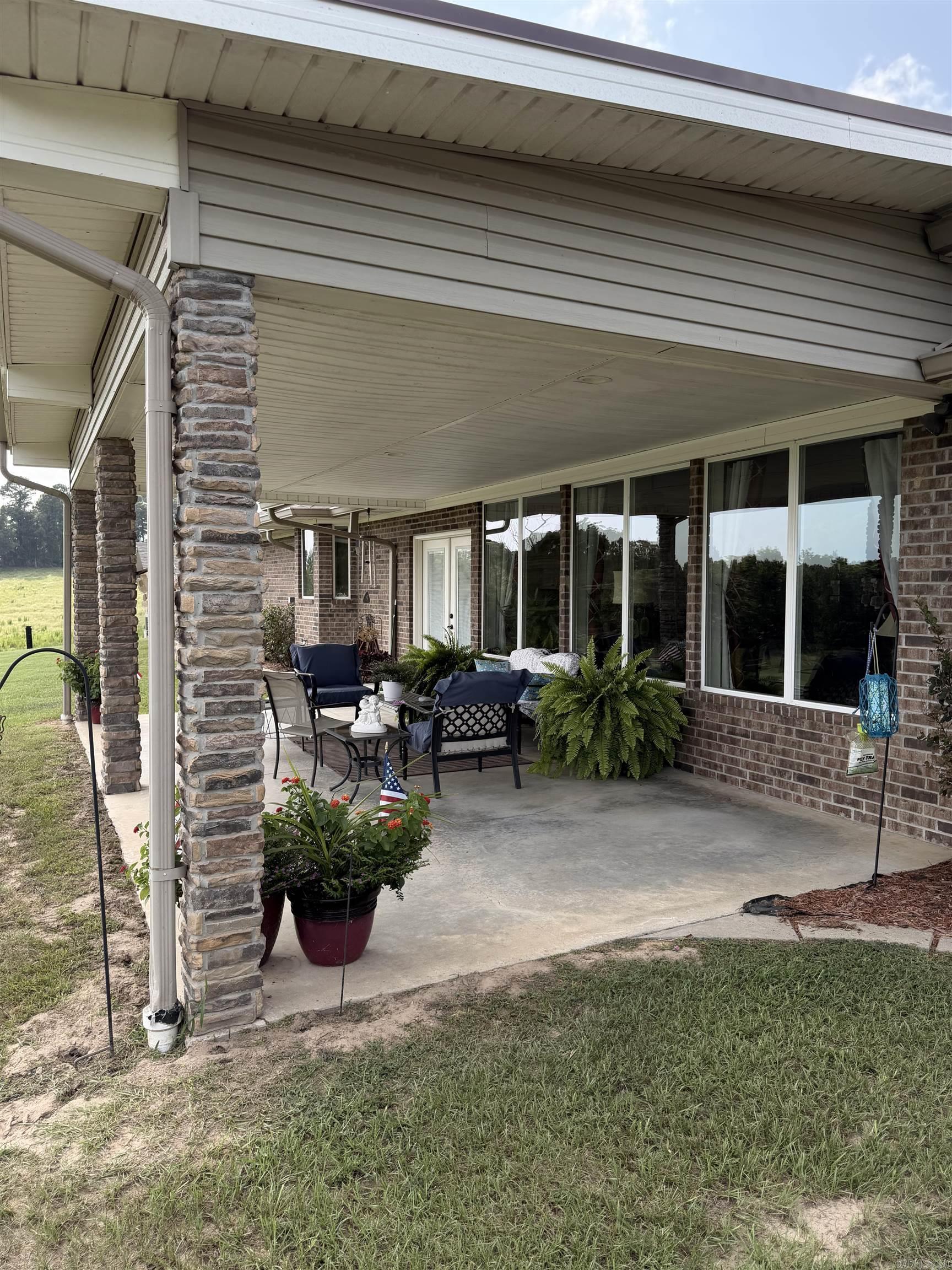 1664 Collins  Nashville, AR