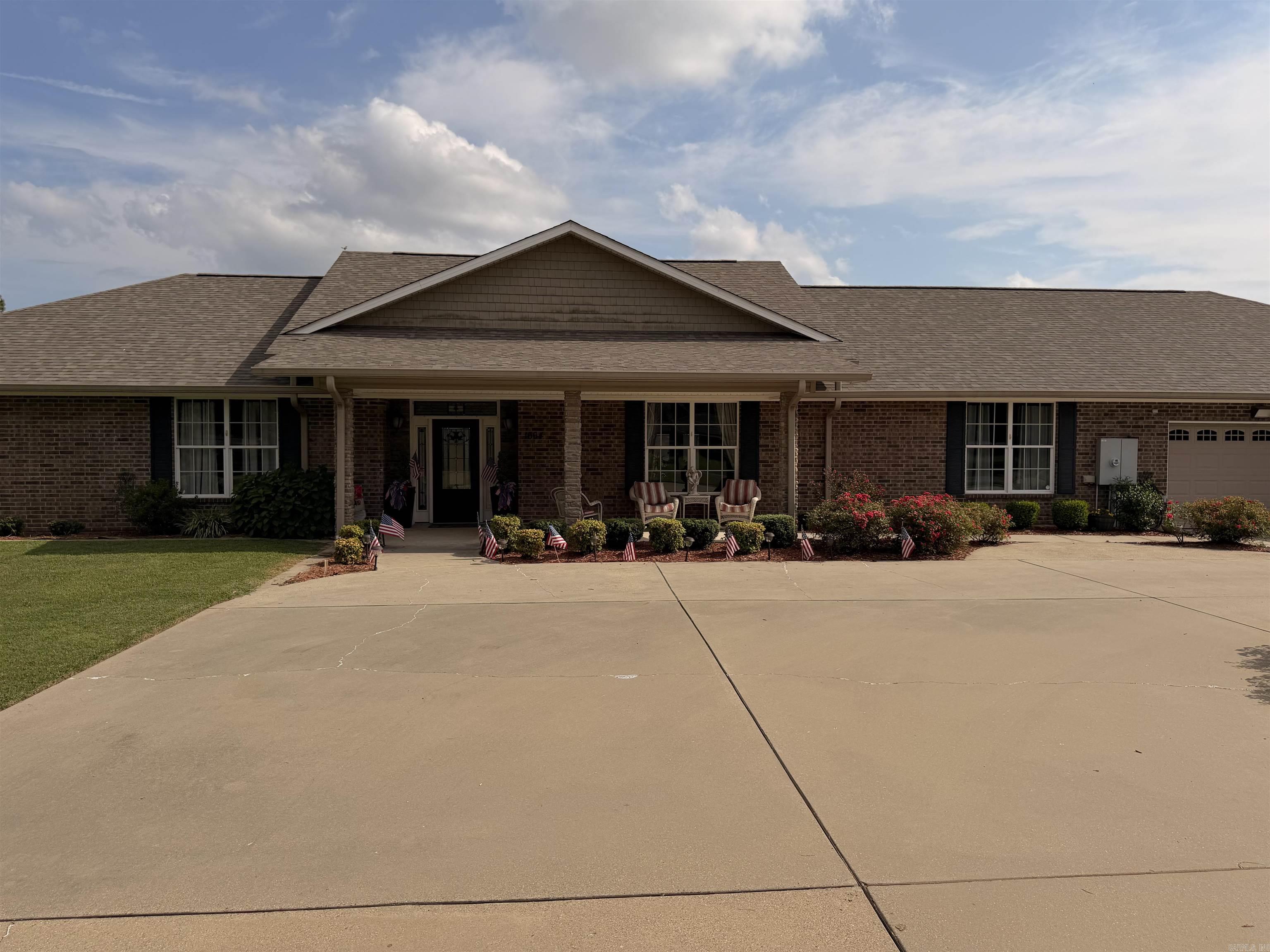1664 Collins  Nashville, AR