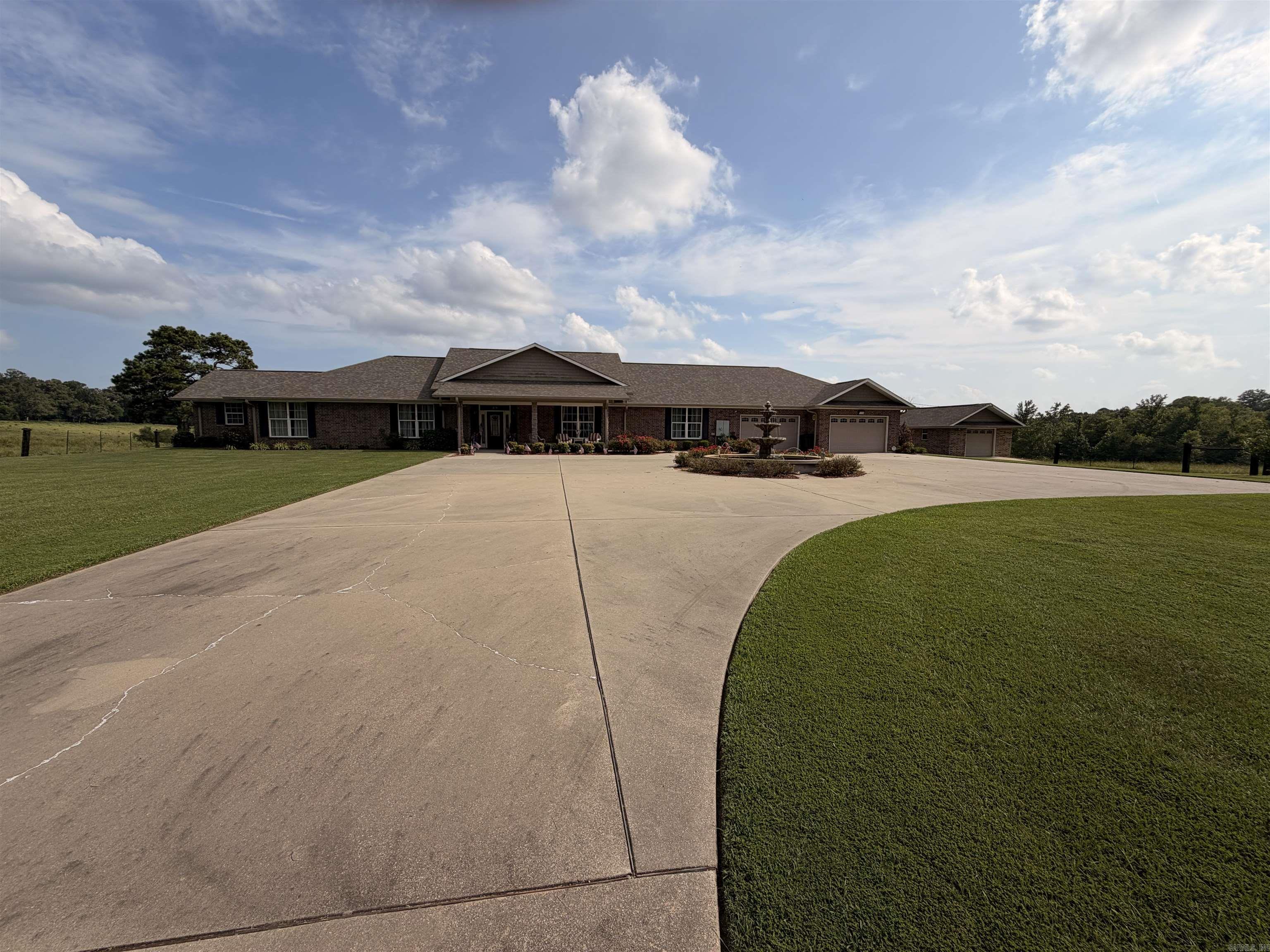 1664 Collins  Nashville, AR