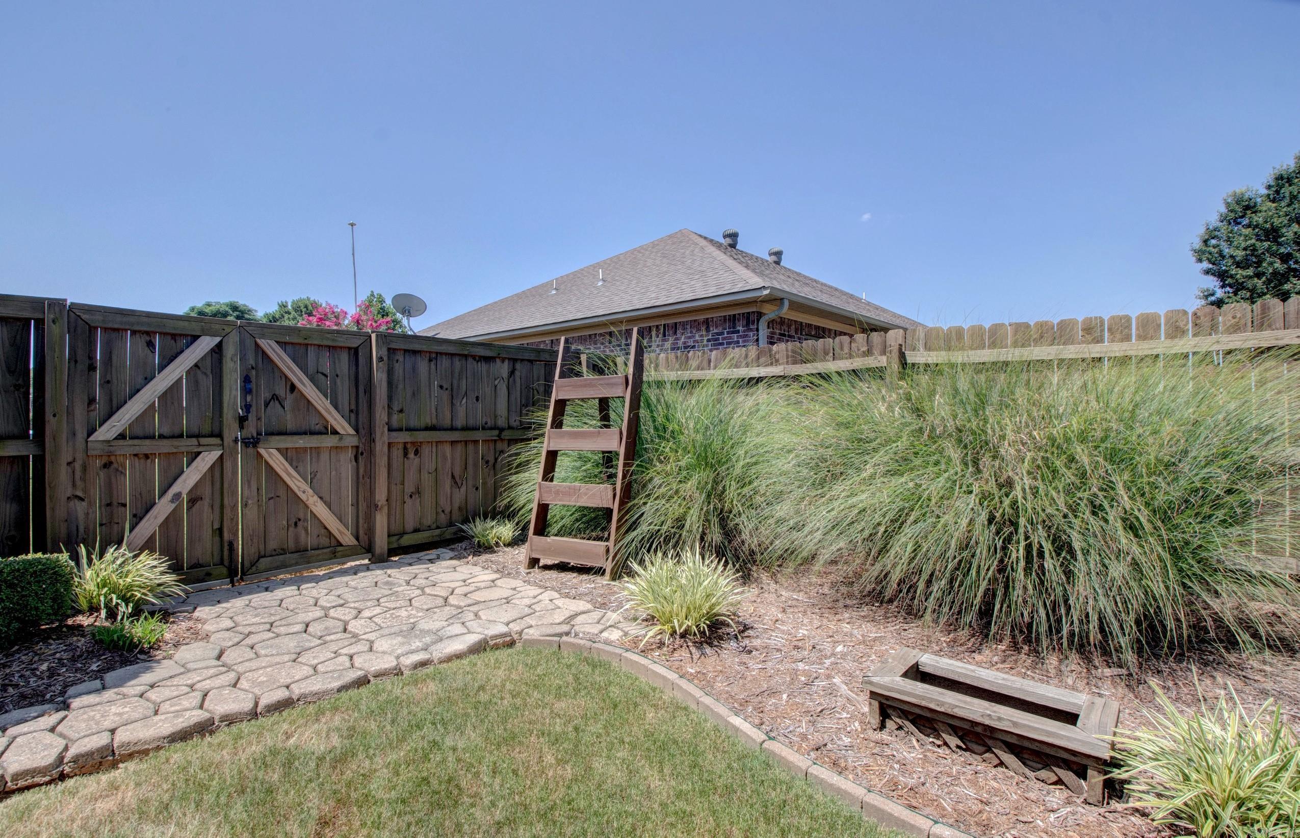 2 Fredonia  Mayflower, AR