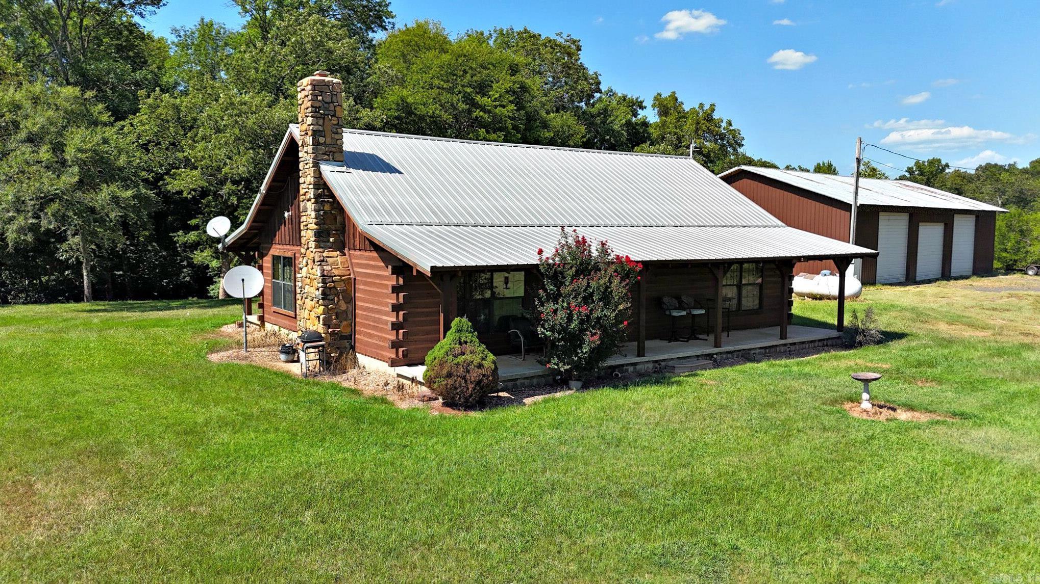 1337 Polk Road 38  Hatfield, AR