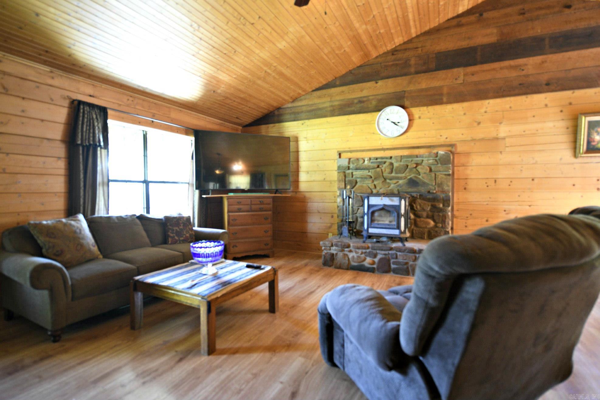 1337 Polk Road 38  Hatfield, AR