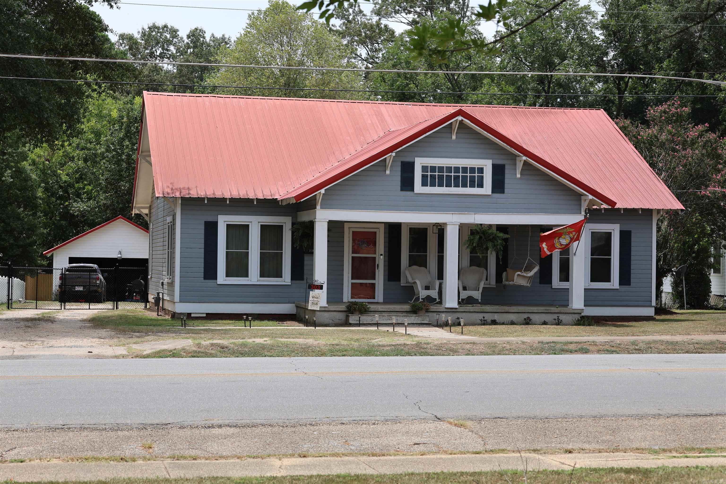 303 W Pine  Warren, AR